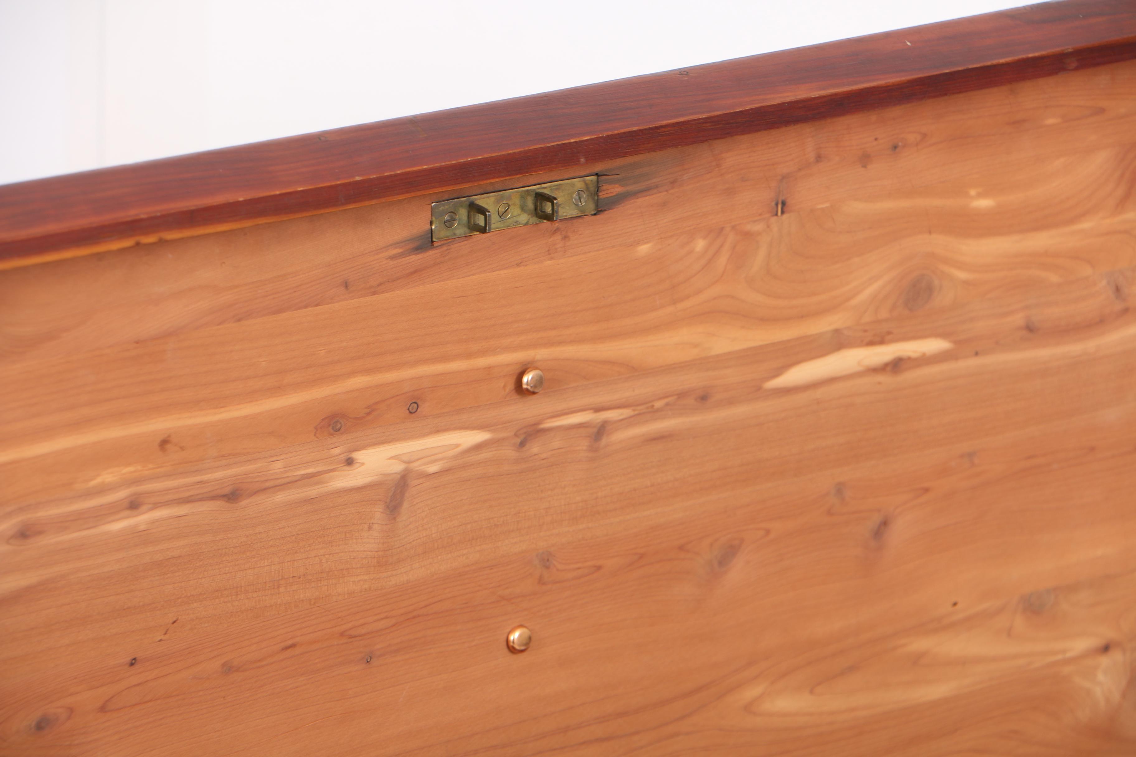 Vintage Roos Cedar Chest EBTH