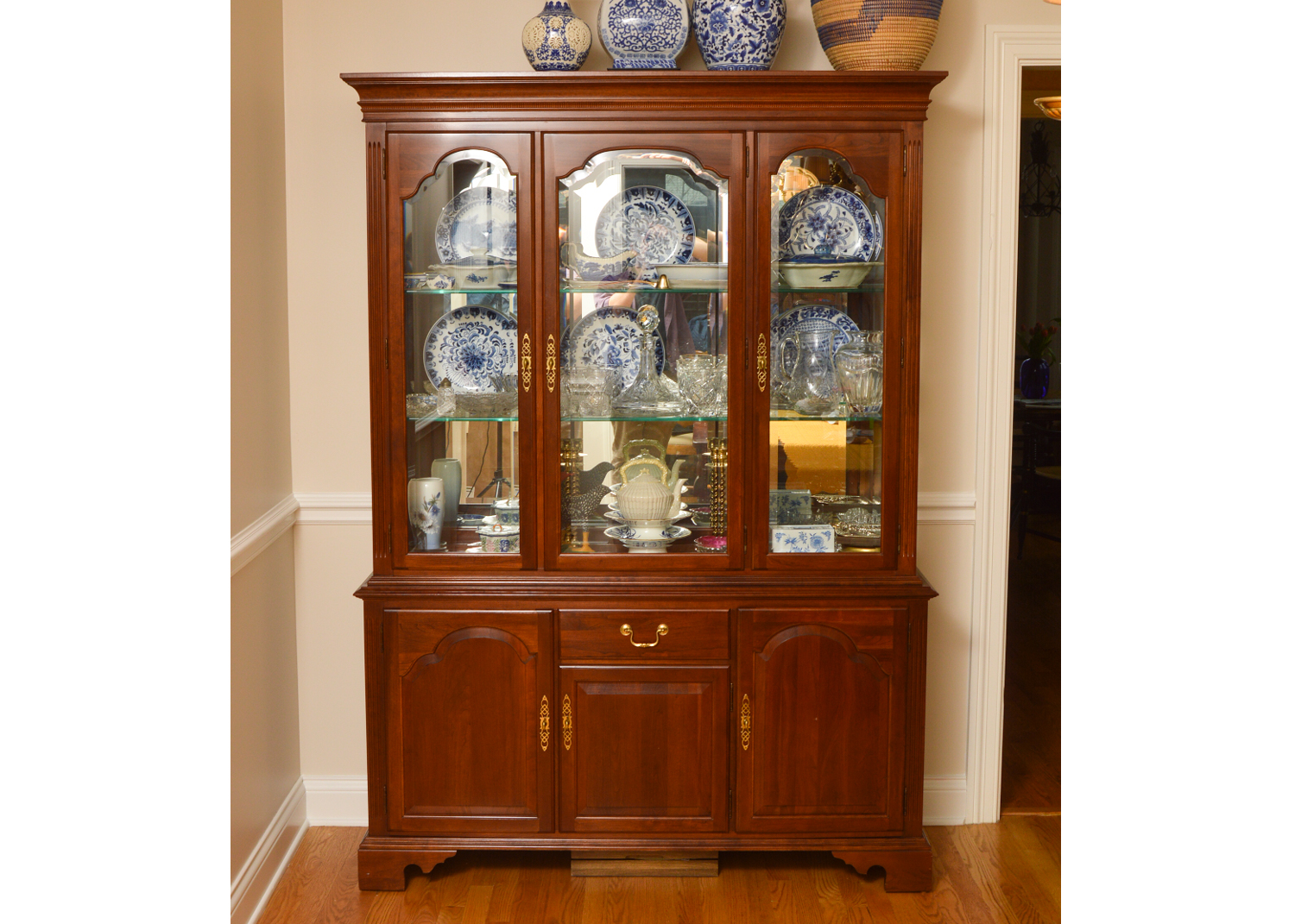 Ethan Allen China Cabinet Ebth