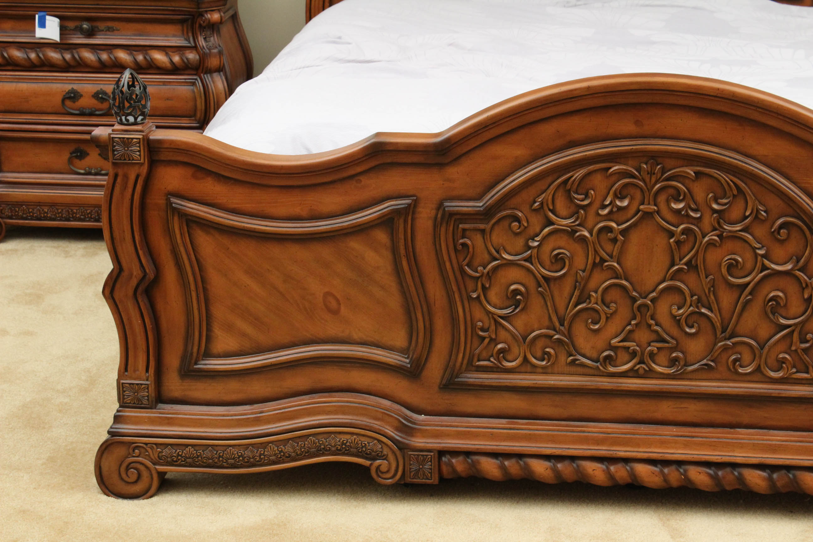 Havertys King Size Bed Frame EBTH