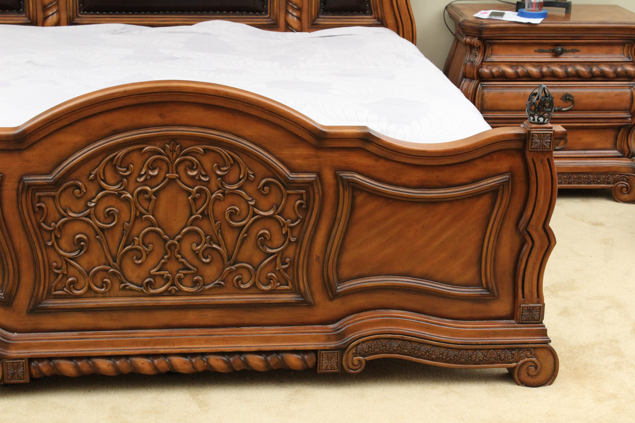 Havertys King Size Bed Frame EBTH