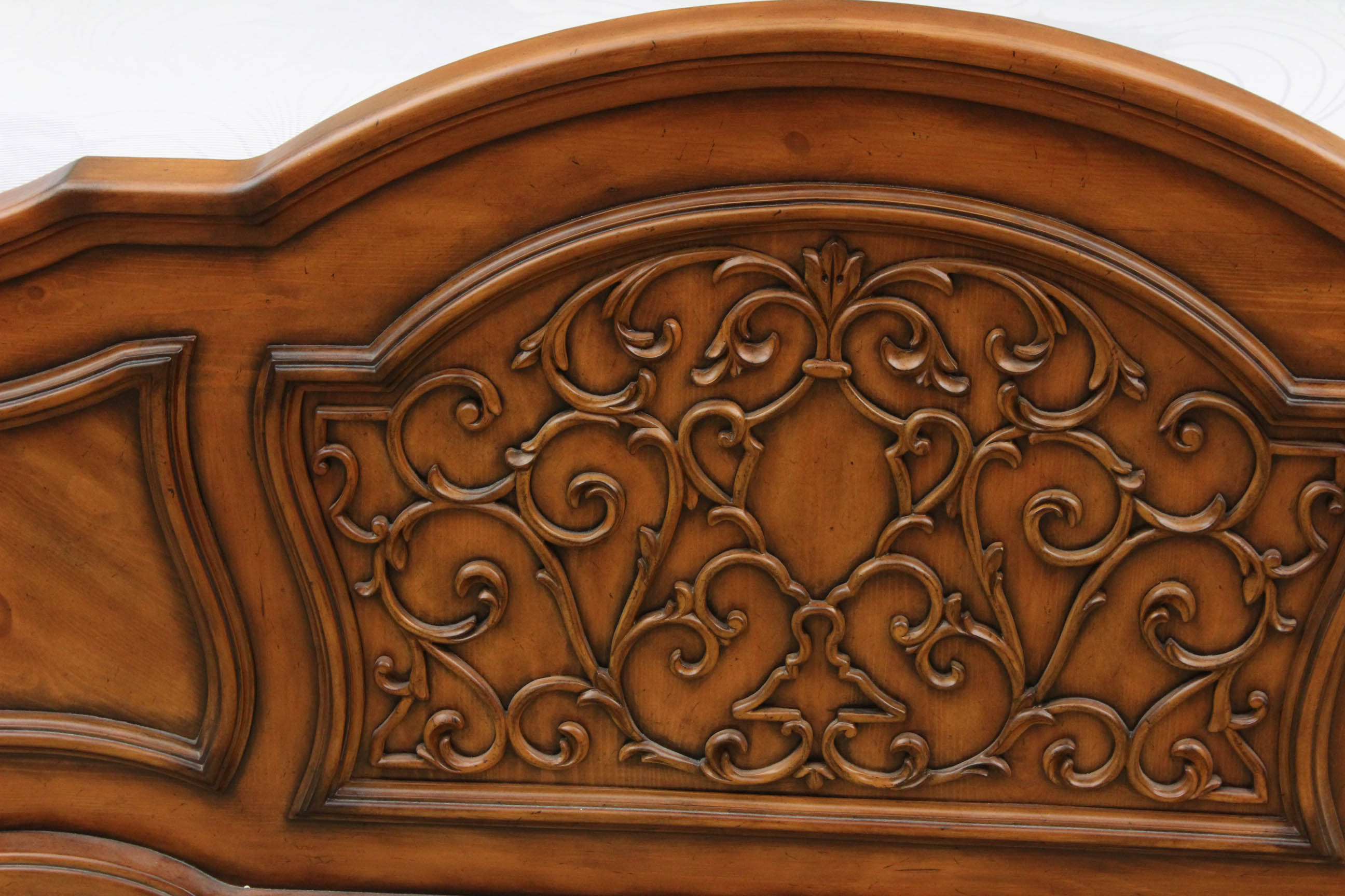 Havertys King Size Bed Frame EBTH