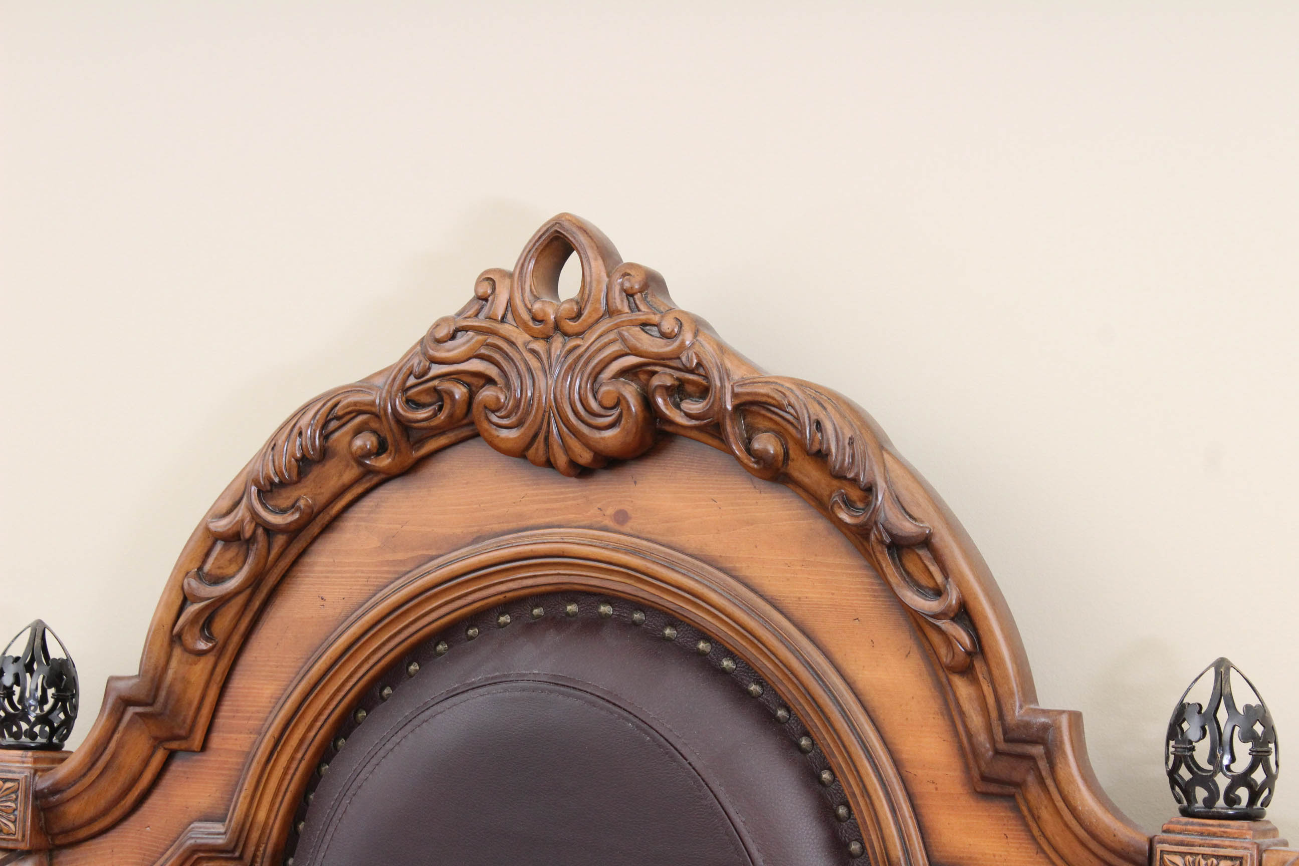 Havertys King Size Bed Frame EBTH