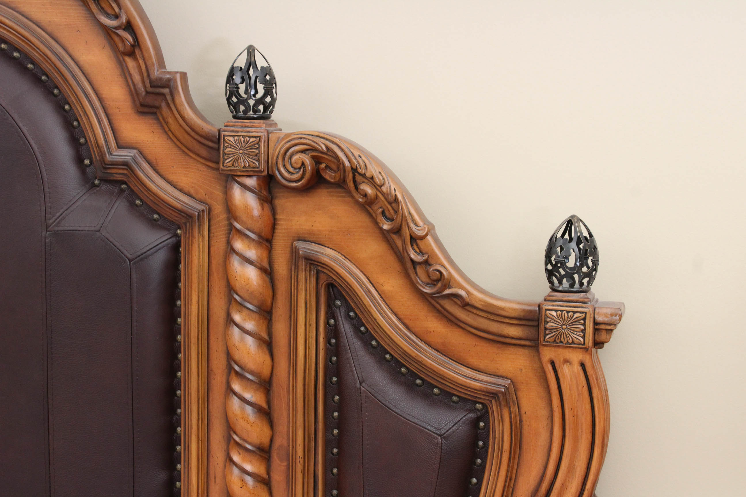 Havertys King Size Bed Frame EBTH