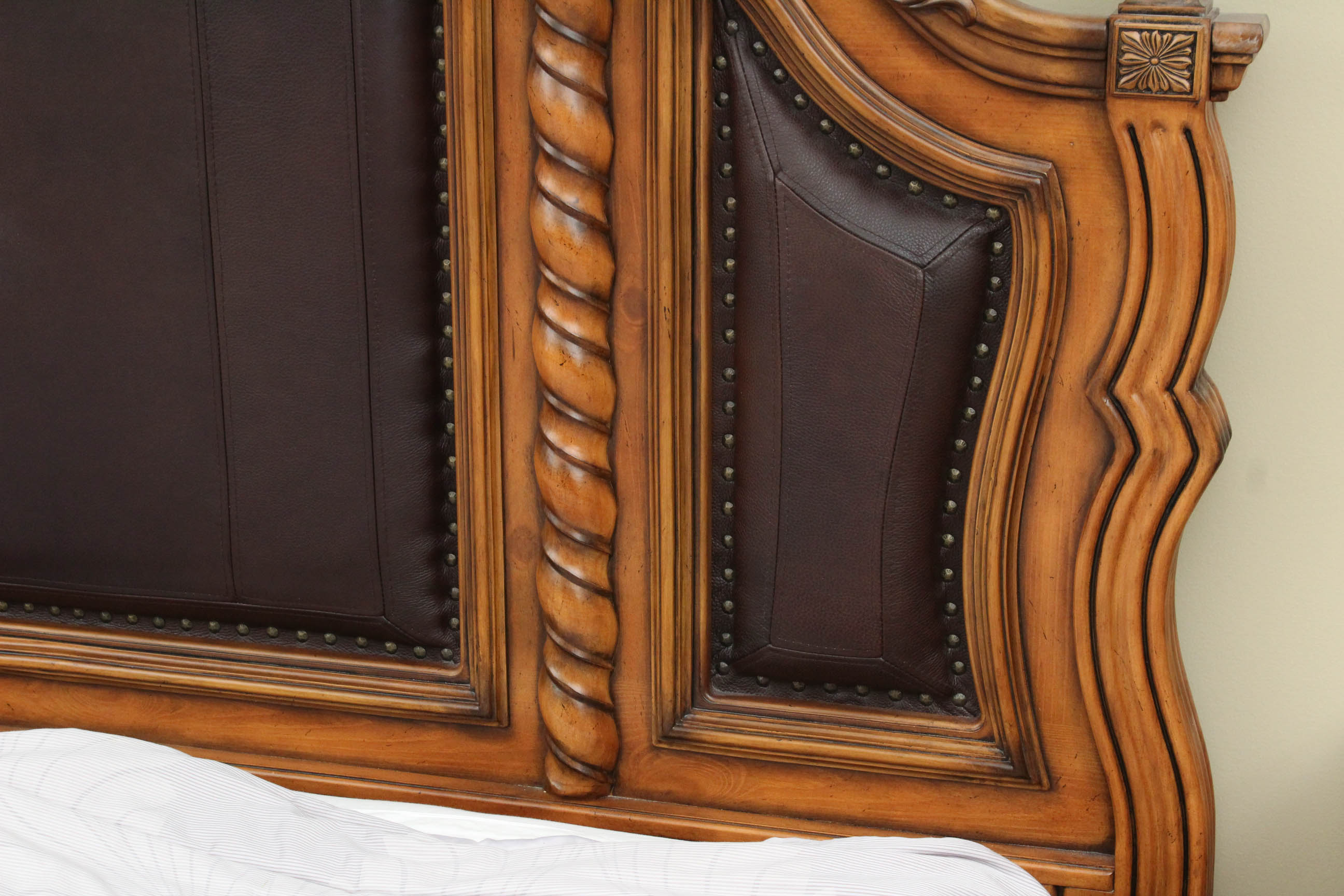 Havertys King Size Bed Frame EBTH