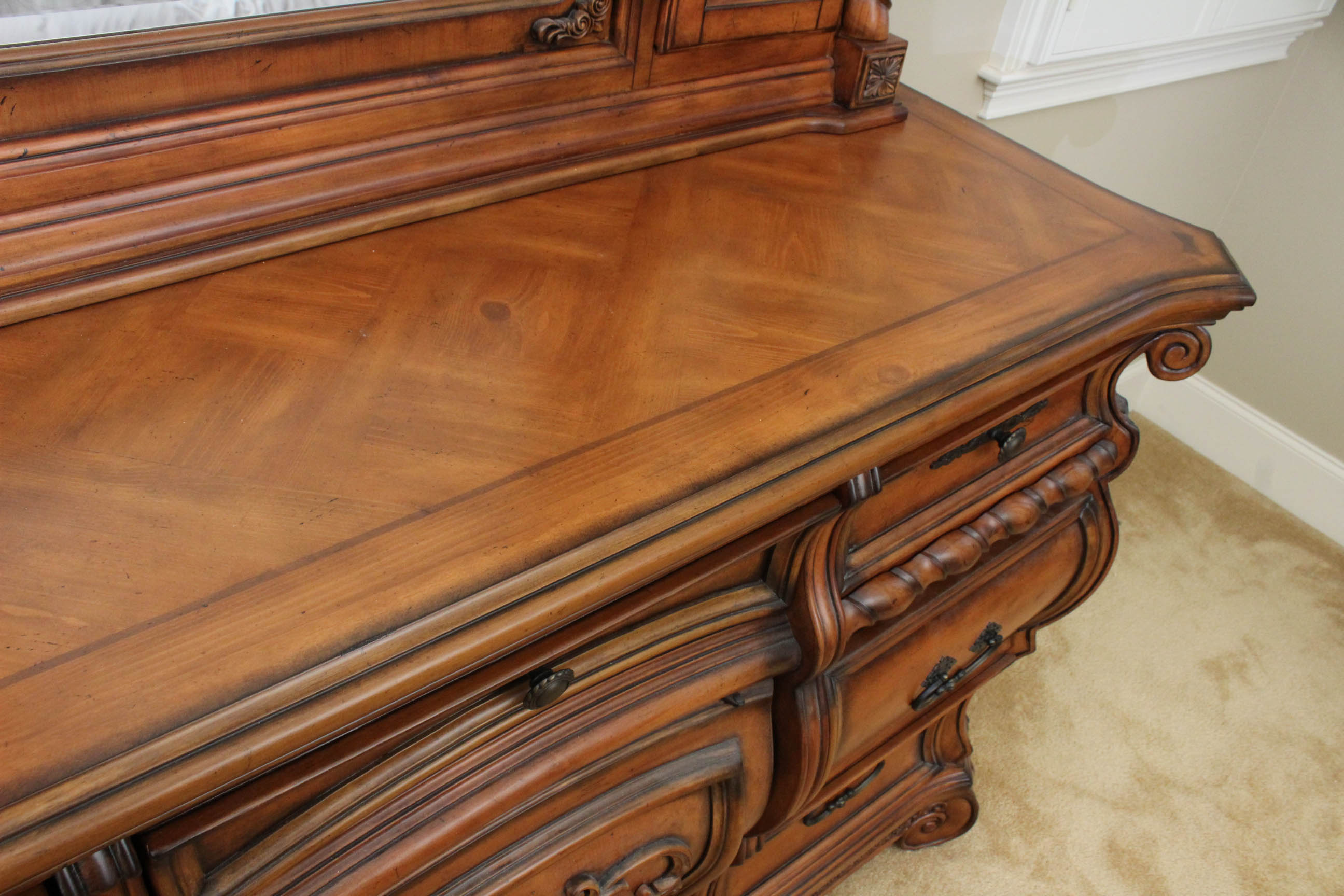 Havertys Chest of Drawers with Mirror EBTH