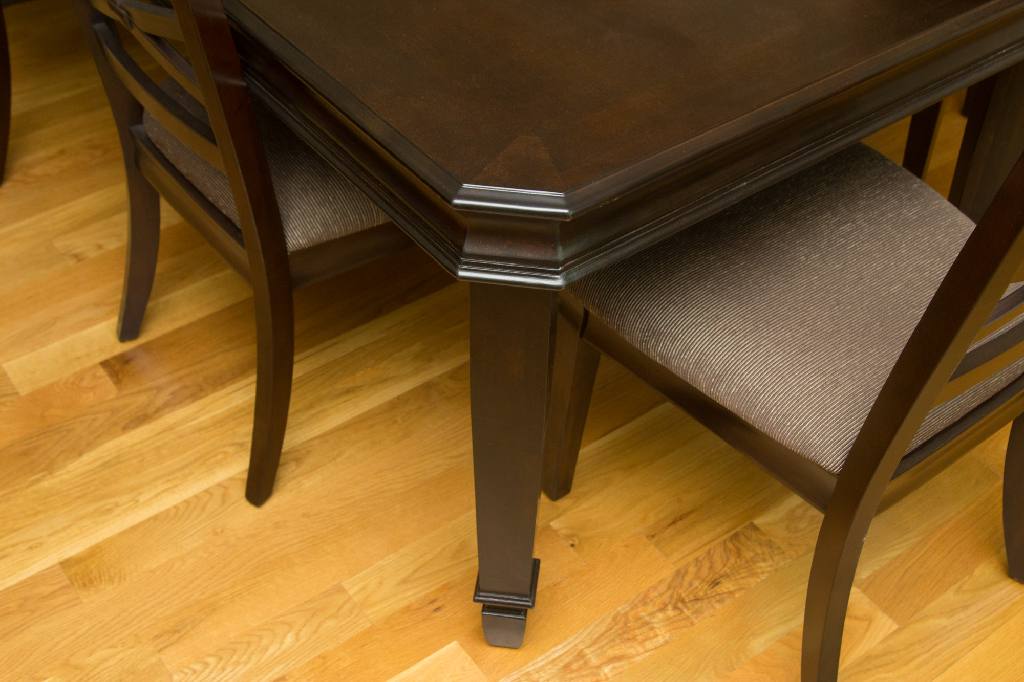 "Hayley" Dining Room Set by Ashley Furniture EBTH