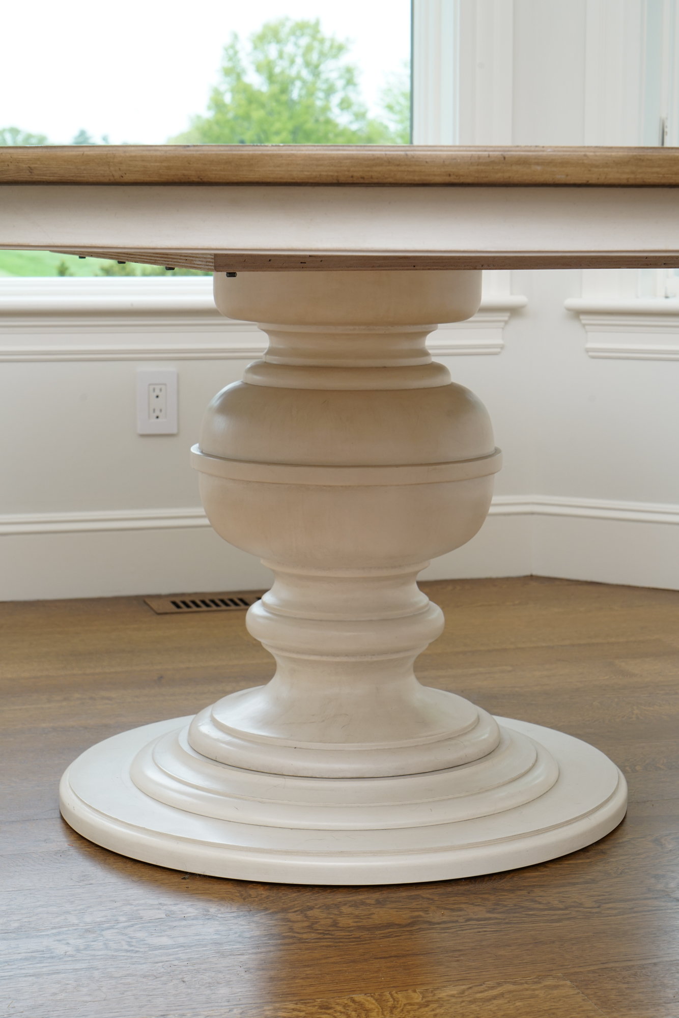 Farmhouse Style Pedestal Dining Table EBTH