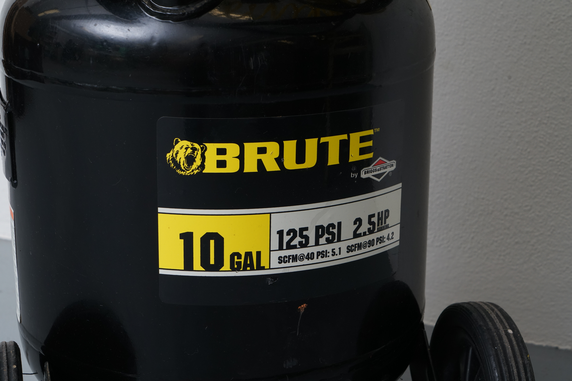 Brute by Briggs & Stratton 10 Gallon Vertical Air Compressor EBTH