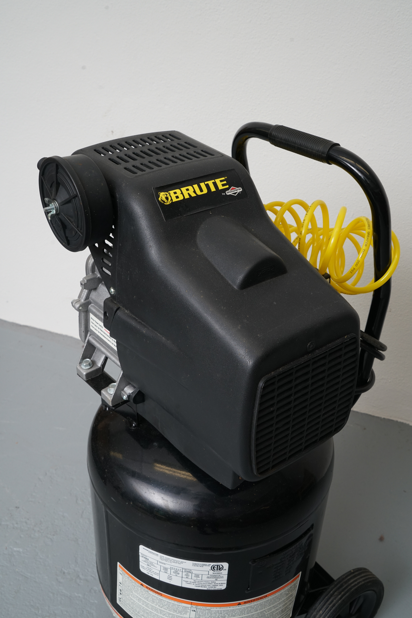 Brute by Briggs & Stratton 10 Gallon Vertical Air Compressor EBTH