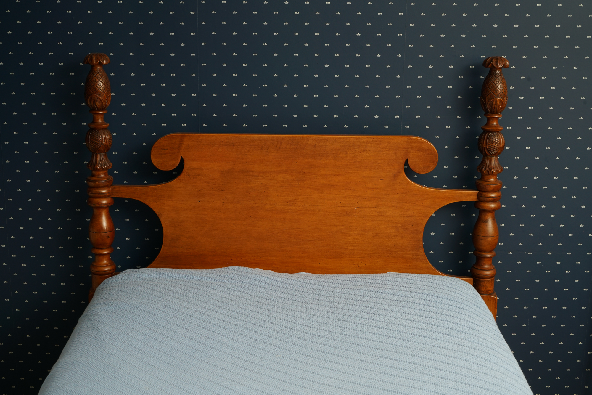 Pineapple Finial Four Poster Twin Bed Frame Pair EBTH
