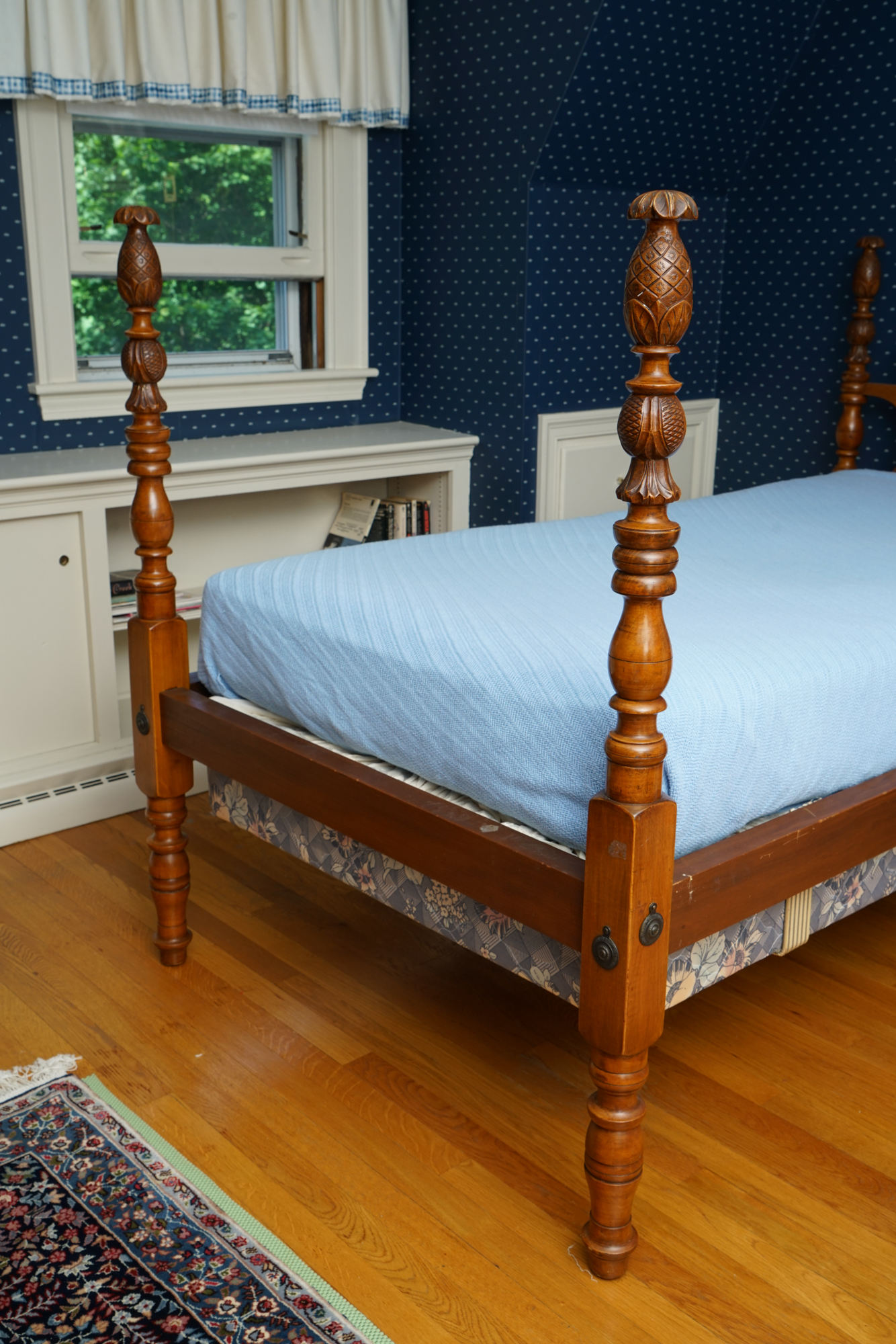 Pineapple Finial Four Poster Twin Bed Frame Pair EBTH