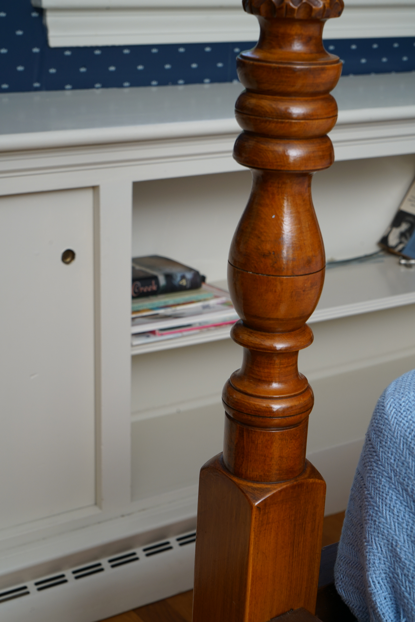 Pineapple Finial Four Poster Twin Bed Frame Pair EBTH