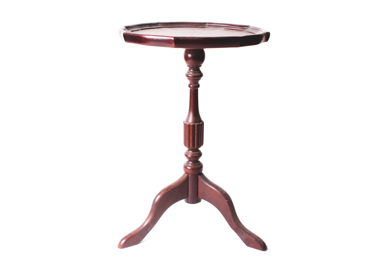 Pair of Bombay Company Accent Tables | EBTH