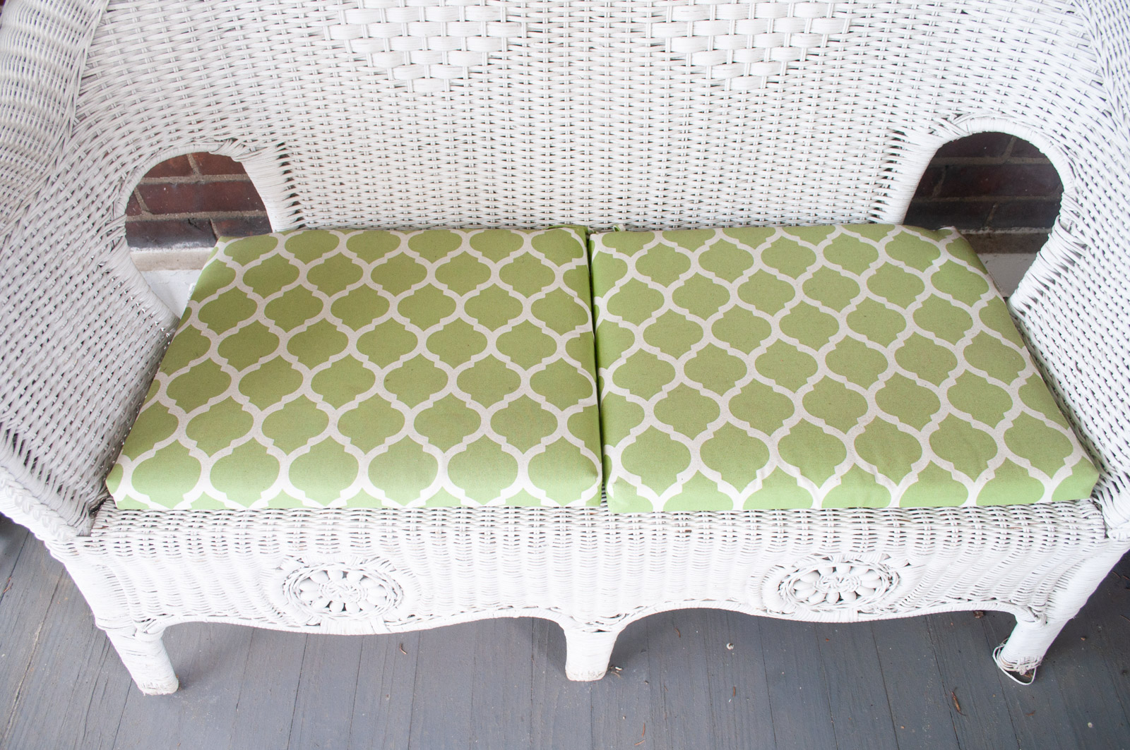 Outdoor White Wicker Loveseat EBTH