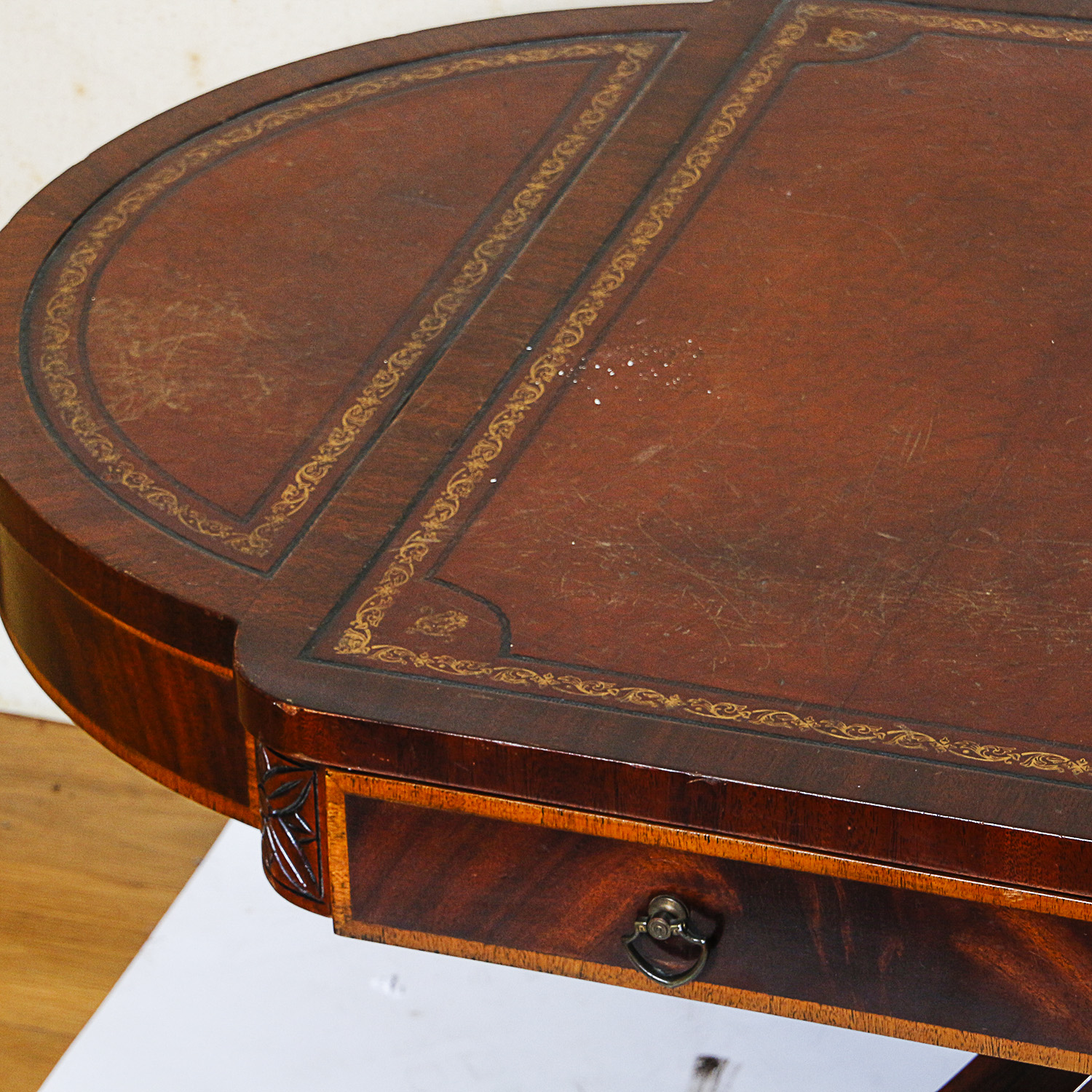 Vintage Duncan Phyfe Style Oval Coffee Table with Leather Inlay EBTH
