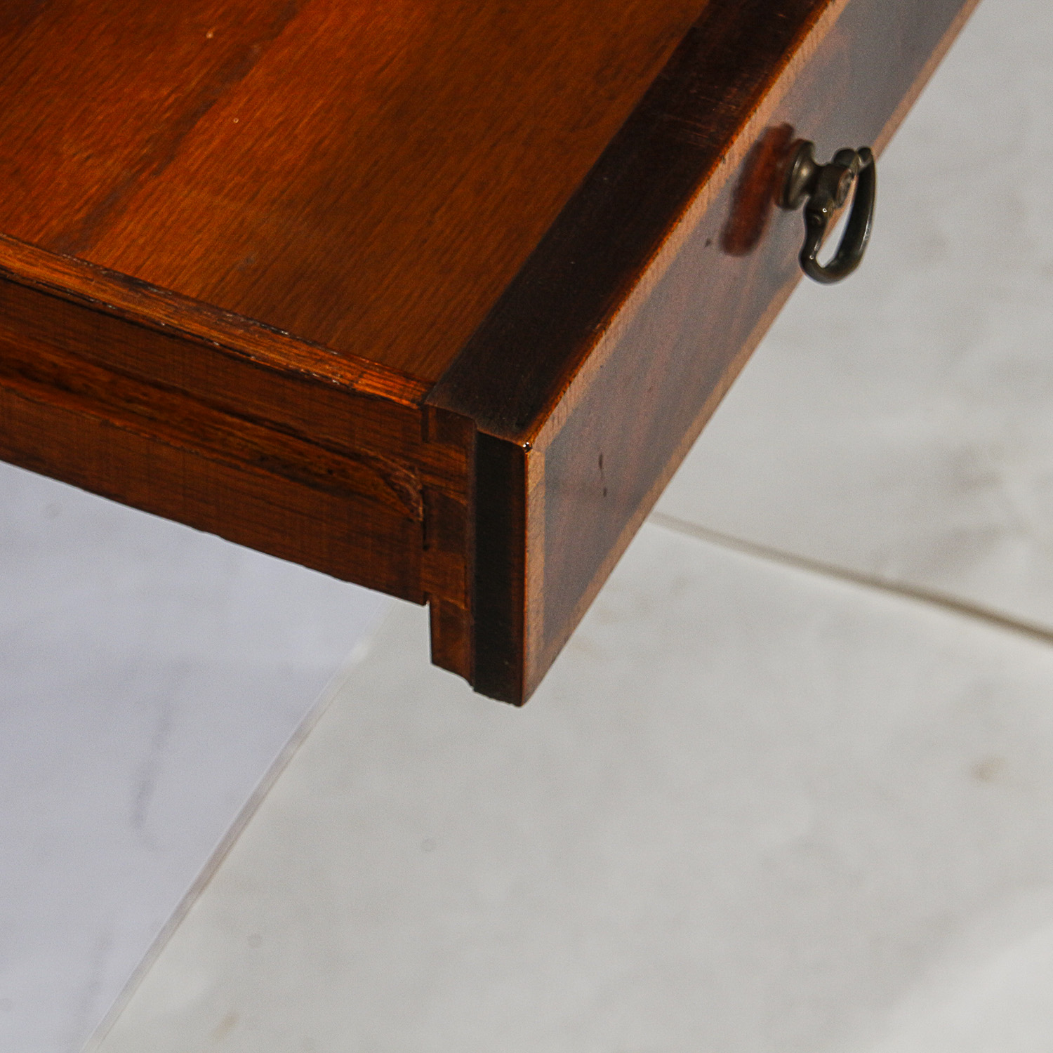 Vintage Duncan Phyfe Style Oval Coffee Table with Leather Inlay EBTH