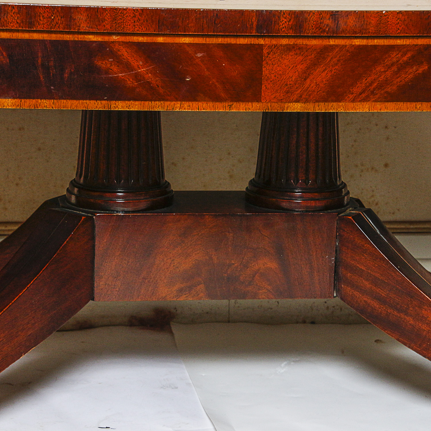 Vintage Duncan Phyfe Style Oval Coffee Table with Leather Inlay EBTH