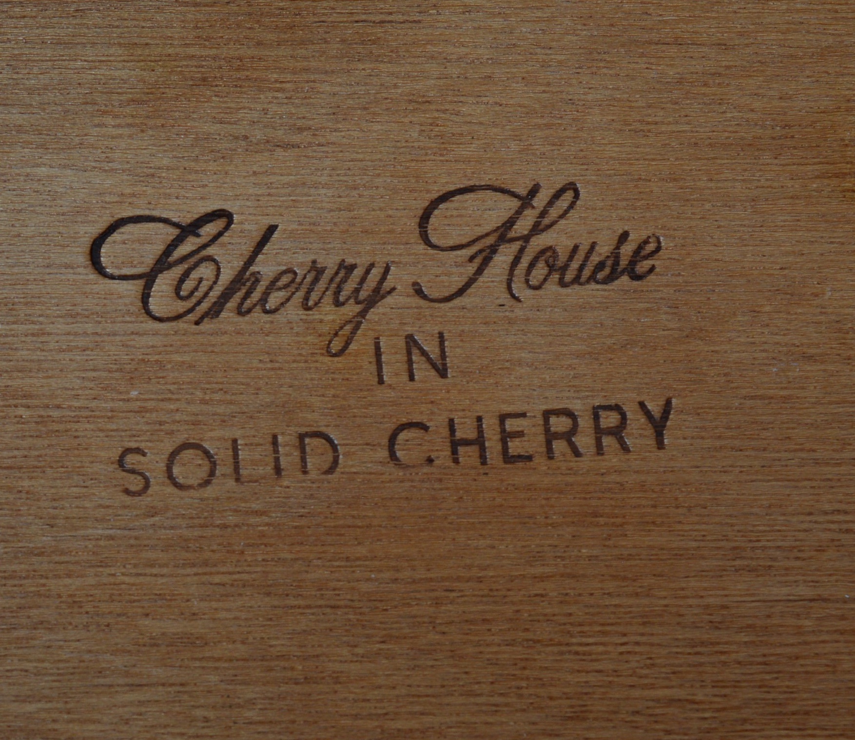 Young Hinkle Solid Cherry Dresser with Mirror EBTH