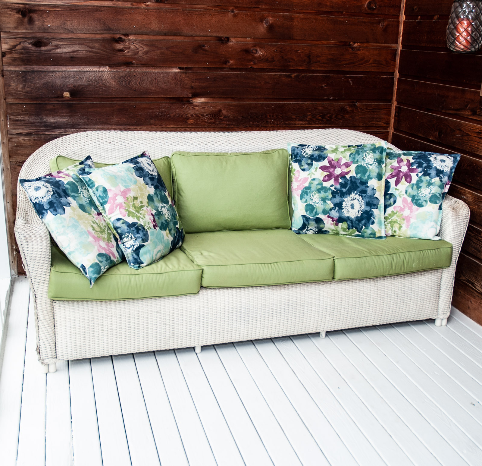 White Wicker Sofa EBTH