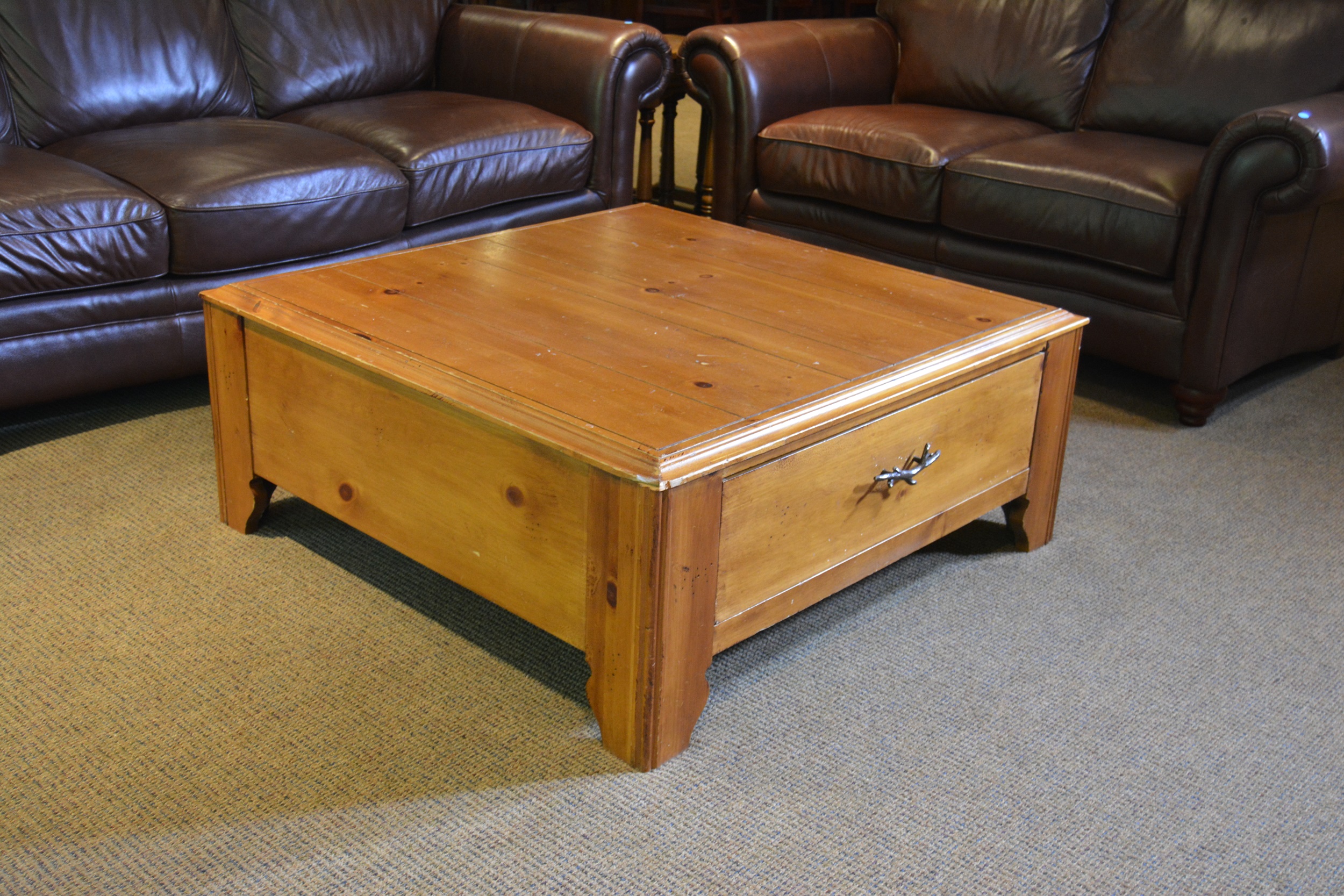 Most Popular Coffee Tables - Five of the Most Popular Coffee Table Styles Right Now - Choosing the best coffee table may pose a challenge with all the different options available out there for all types of tables.