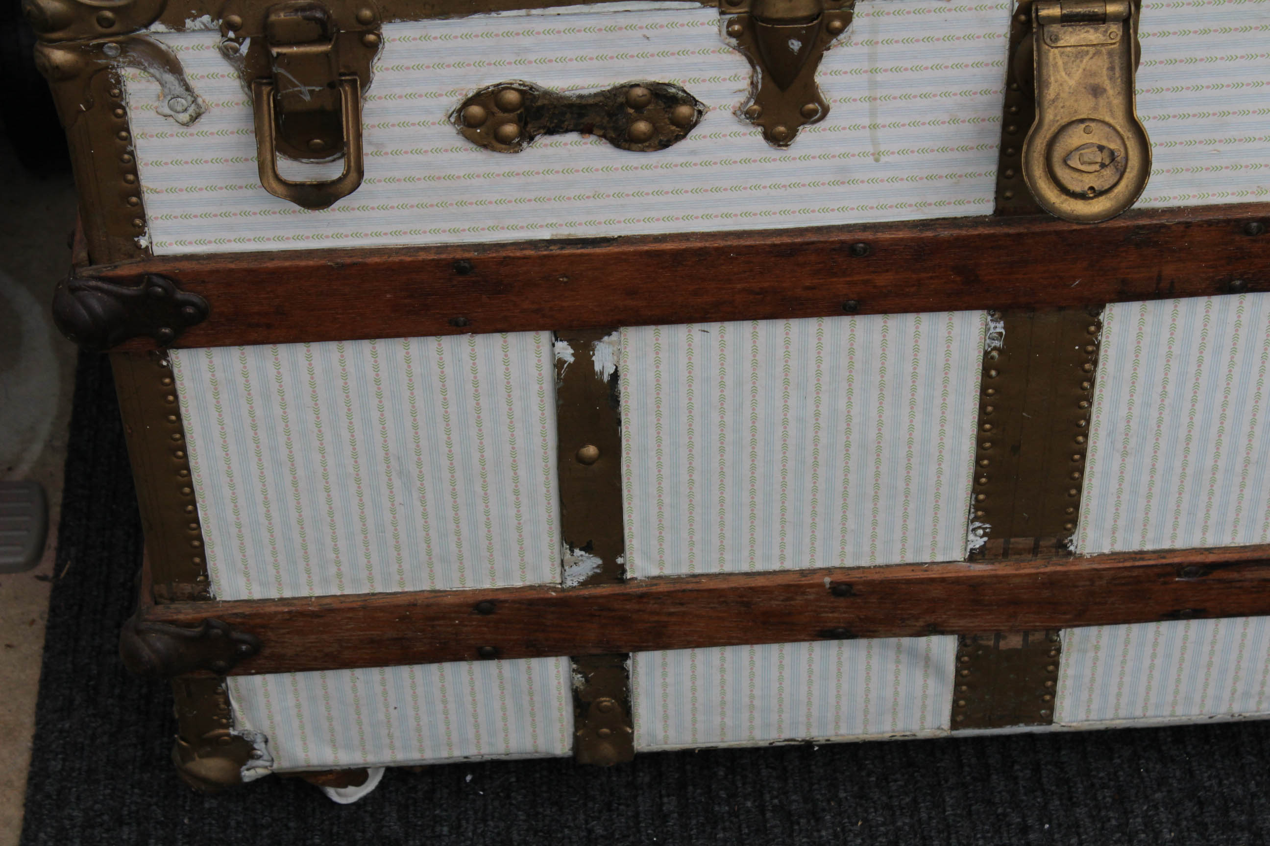 Vintage Wooden Steamer Trunk EBTH