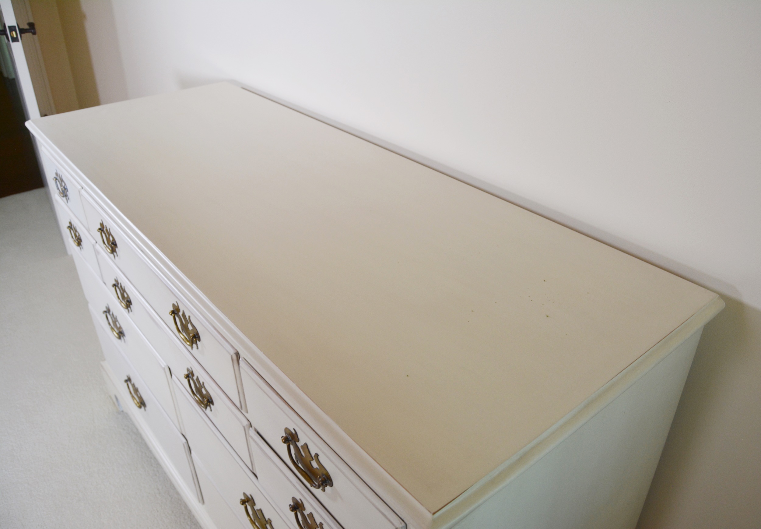 White Painted Maple "Lancaster County" Dresser by Willett Furniture EBTH