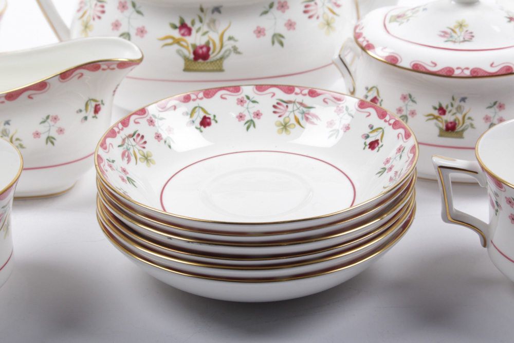 Wedgwood Williamsburg "Bianca" Tea Service EBTH