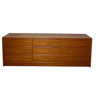 Vintage Mid Century Modern Teak Dresser Vintage Mid Century Modern Teak Dresser