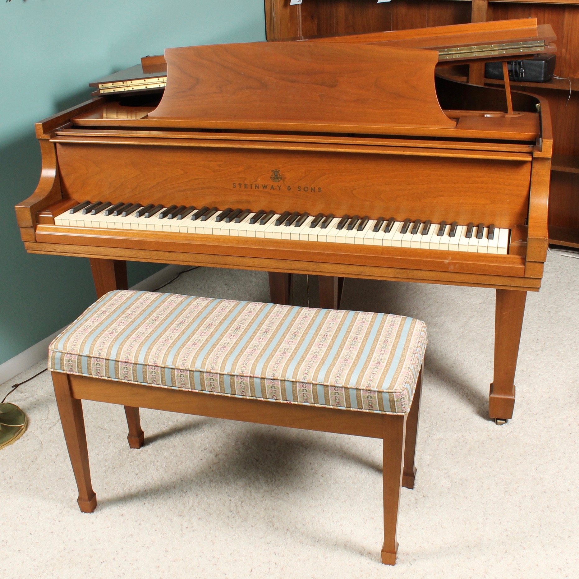 Vintage Steinway Walnut Baby Grand Piano EBTH