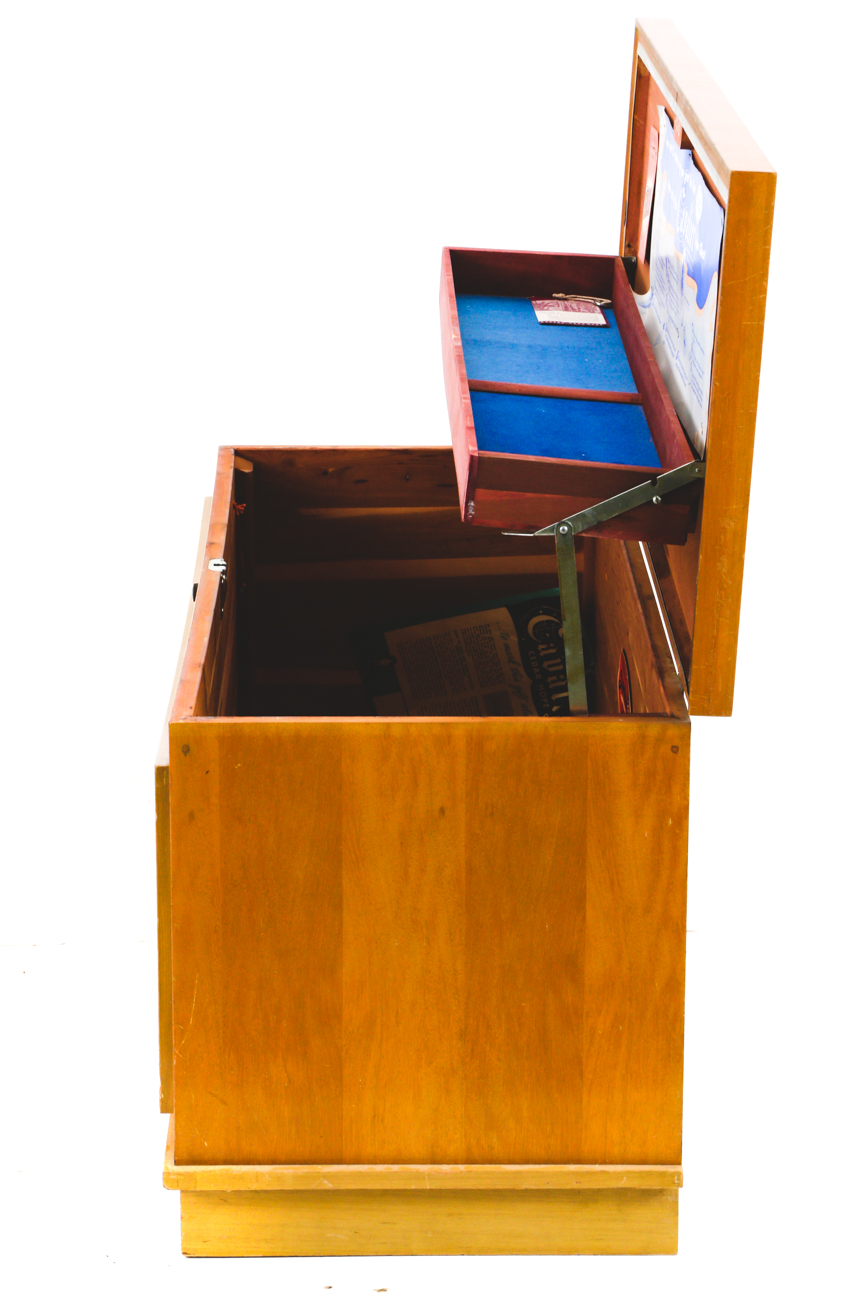 Mid Century Modern Cedar Chest by Cavalier EBTH