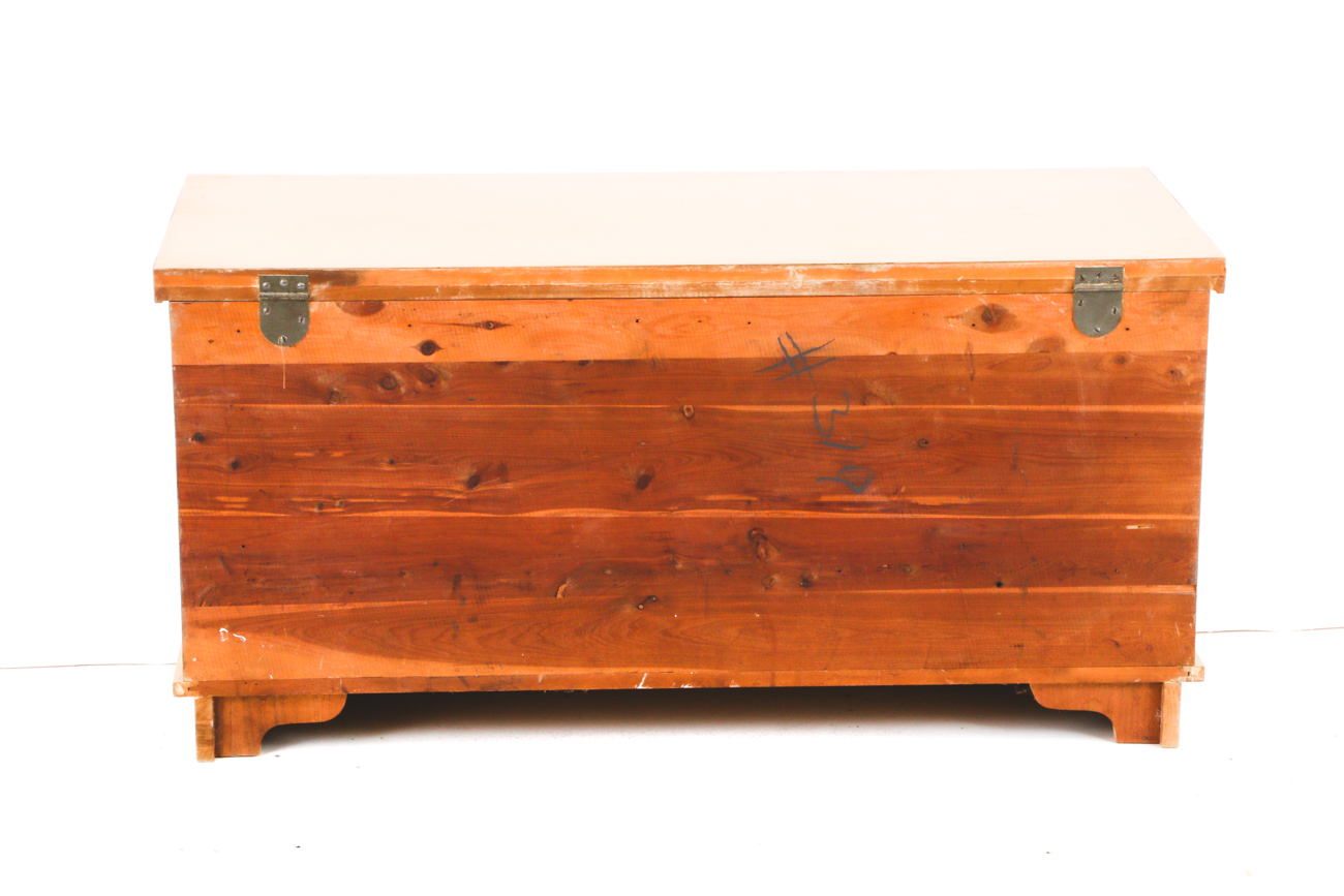 Mid Century Modern Cedar Chest by Cavalier EBTH