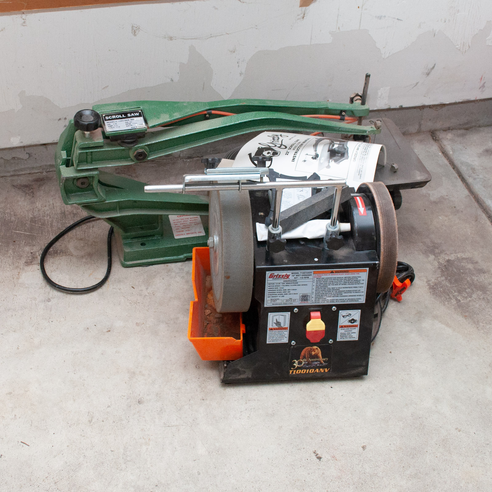 Grizzly 10" Wet Grinder and 22" Scroll Saw EBTH