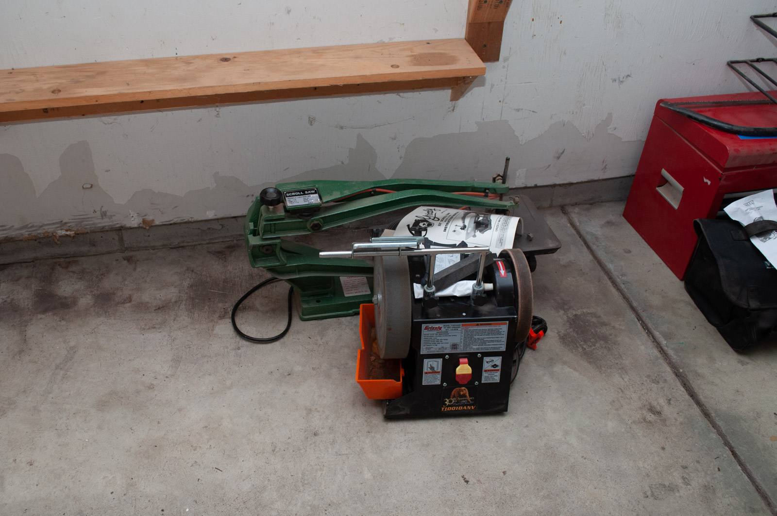 Grizzly 10" Wet Grinder and 22" Scroll Saw EBTH