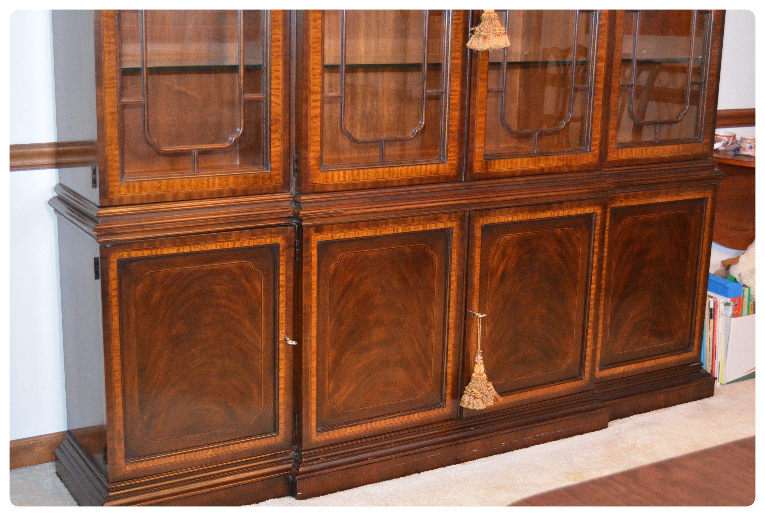 DrexelHeritage "Heirloom" Collection Breakfront China EBTH