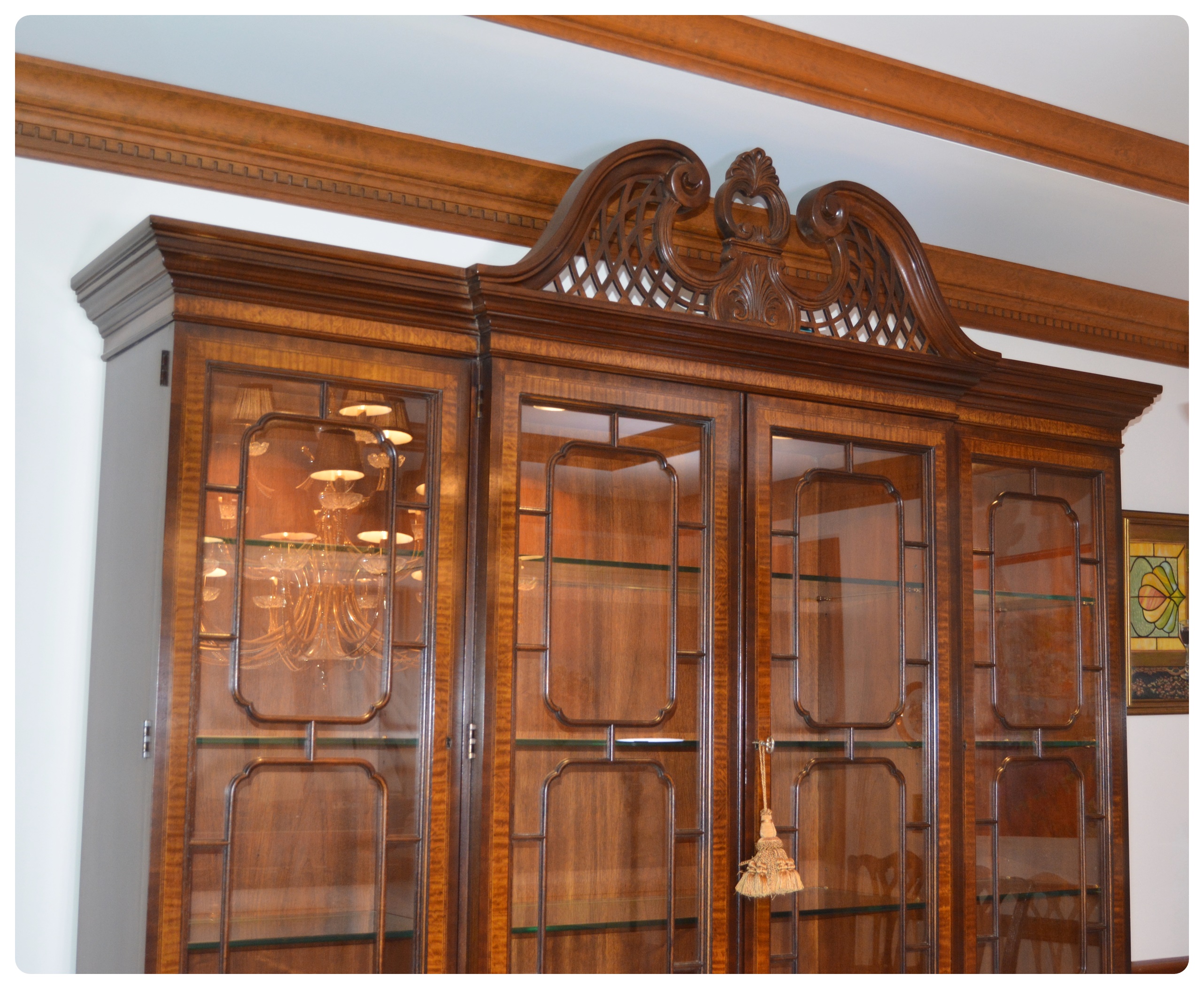 DrexelHeritage "Heirloom" Collection Breakfront China EBTH