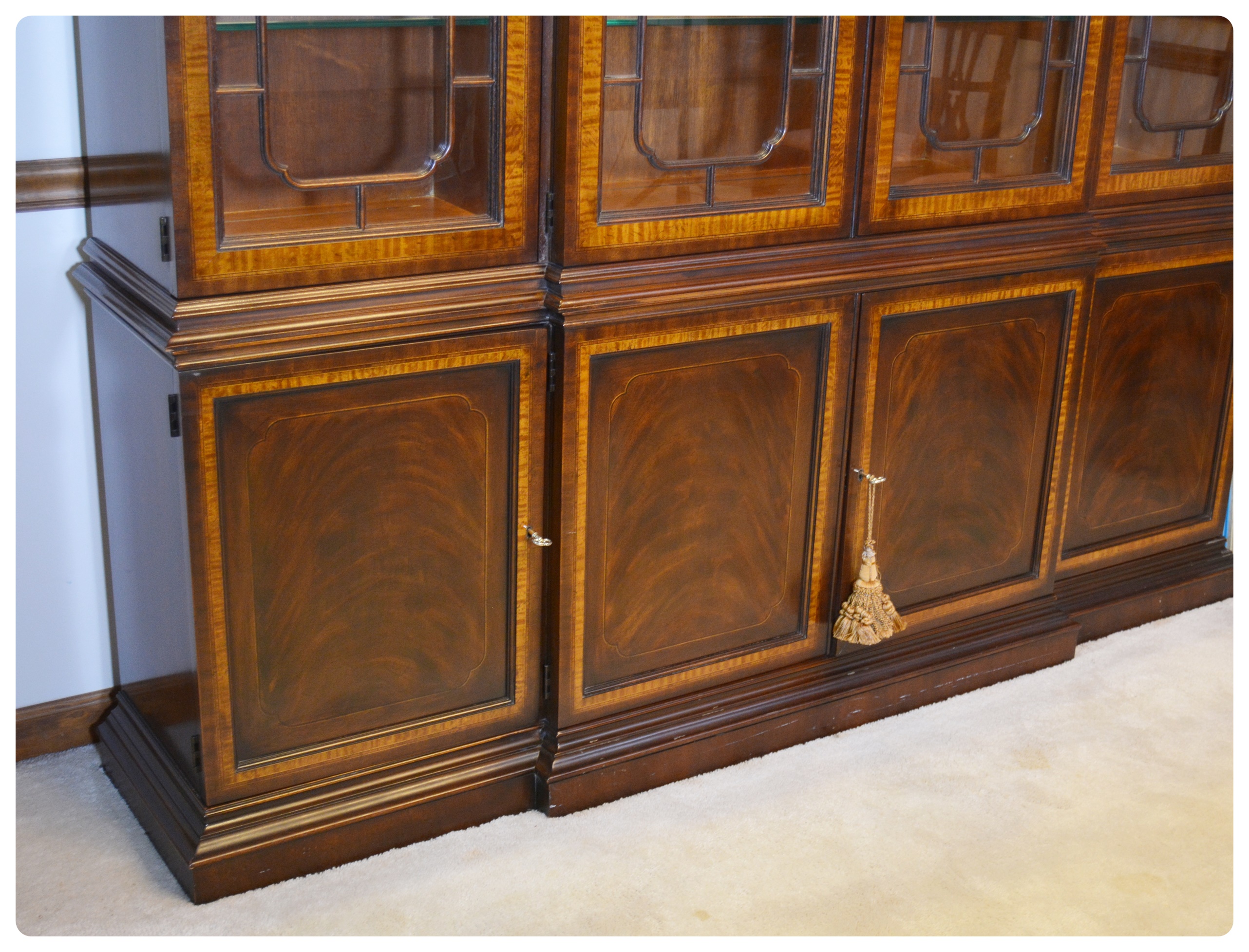 DrexelHeritage "Heirloom" Collection Breakfront China EBTH