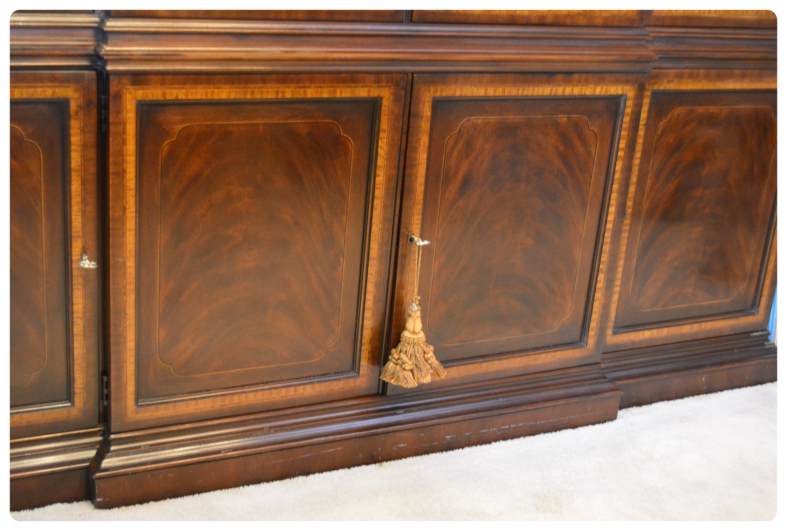 DrexelHeritage "Heirloom" Collection Breakfront China EBTH