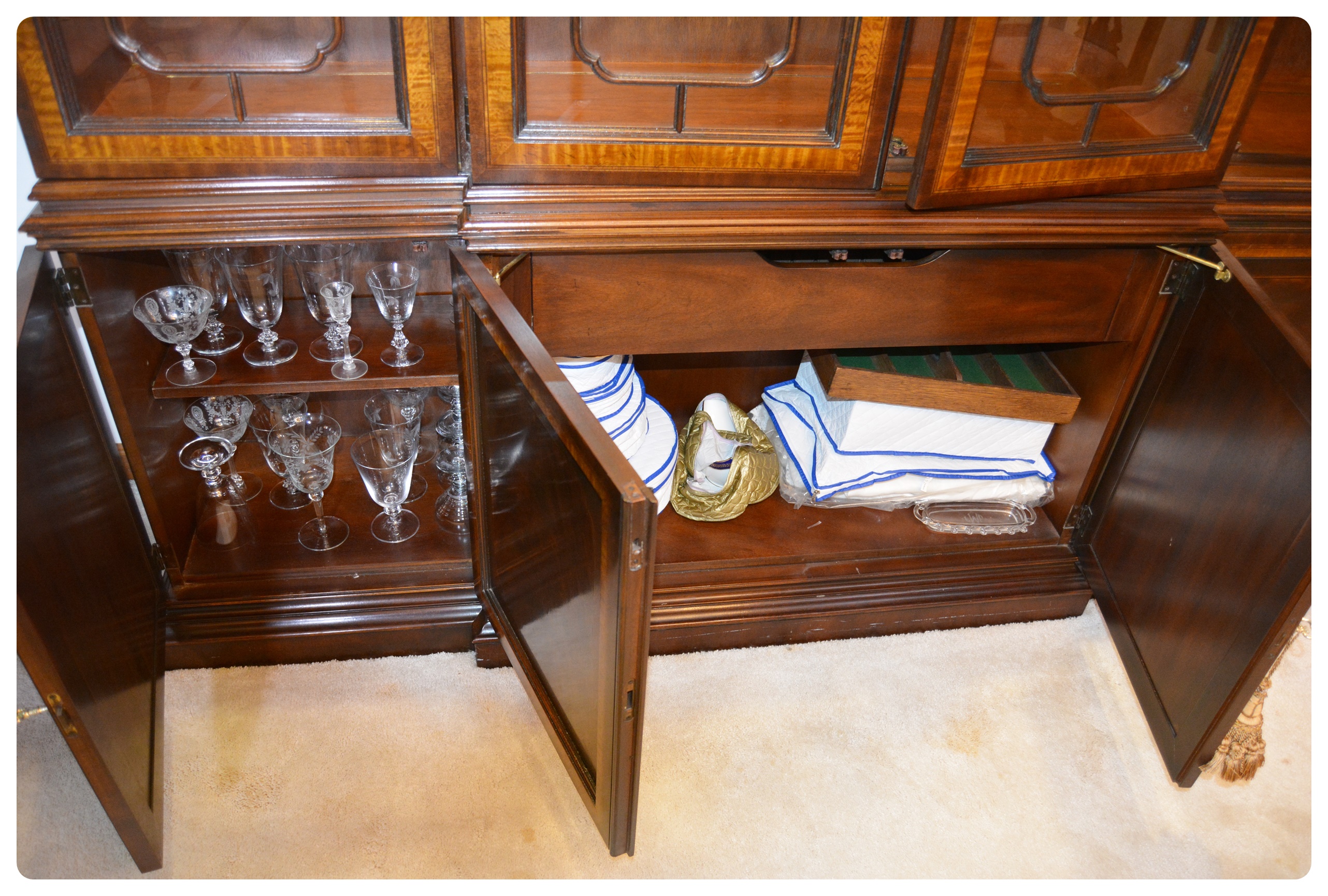 DrexelHeritage "Heirloom" Collection Breakfront China EBTH