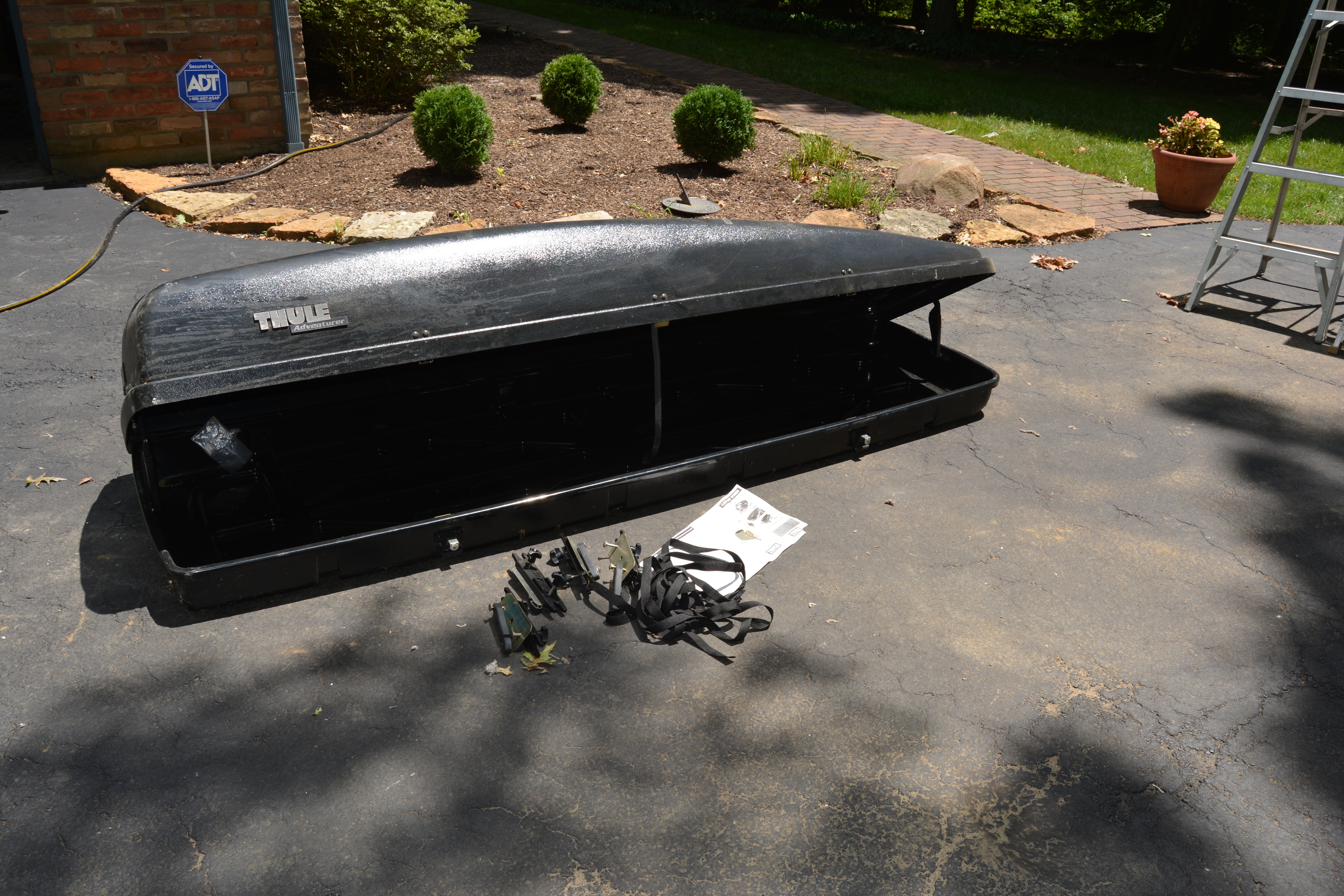 Thule "Adventurer" Car Top Carrier EBTH