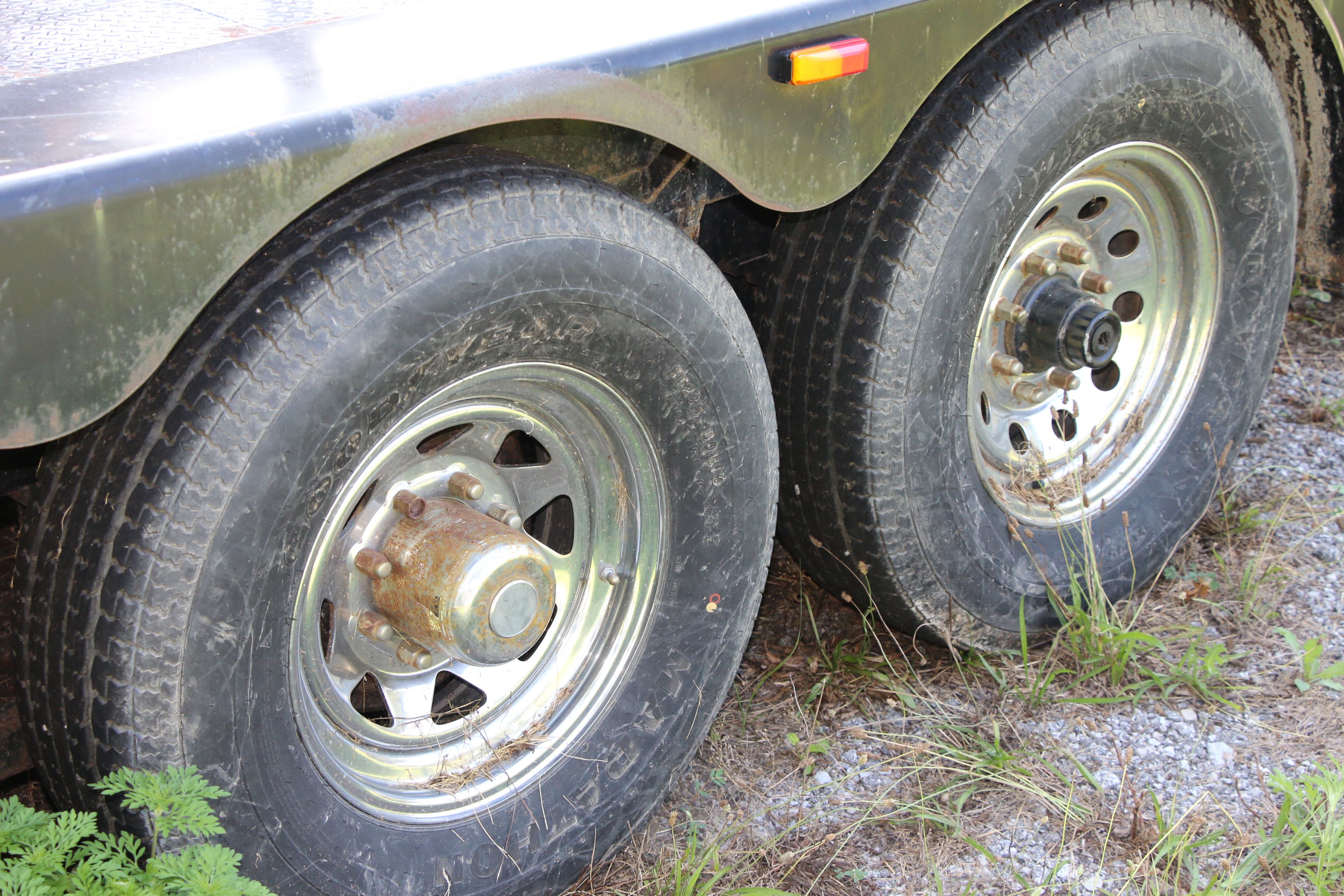 2006 Imperial 40' Bumper Pull TriAxle Double Car Hauler EBTH