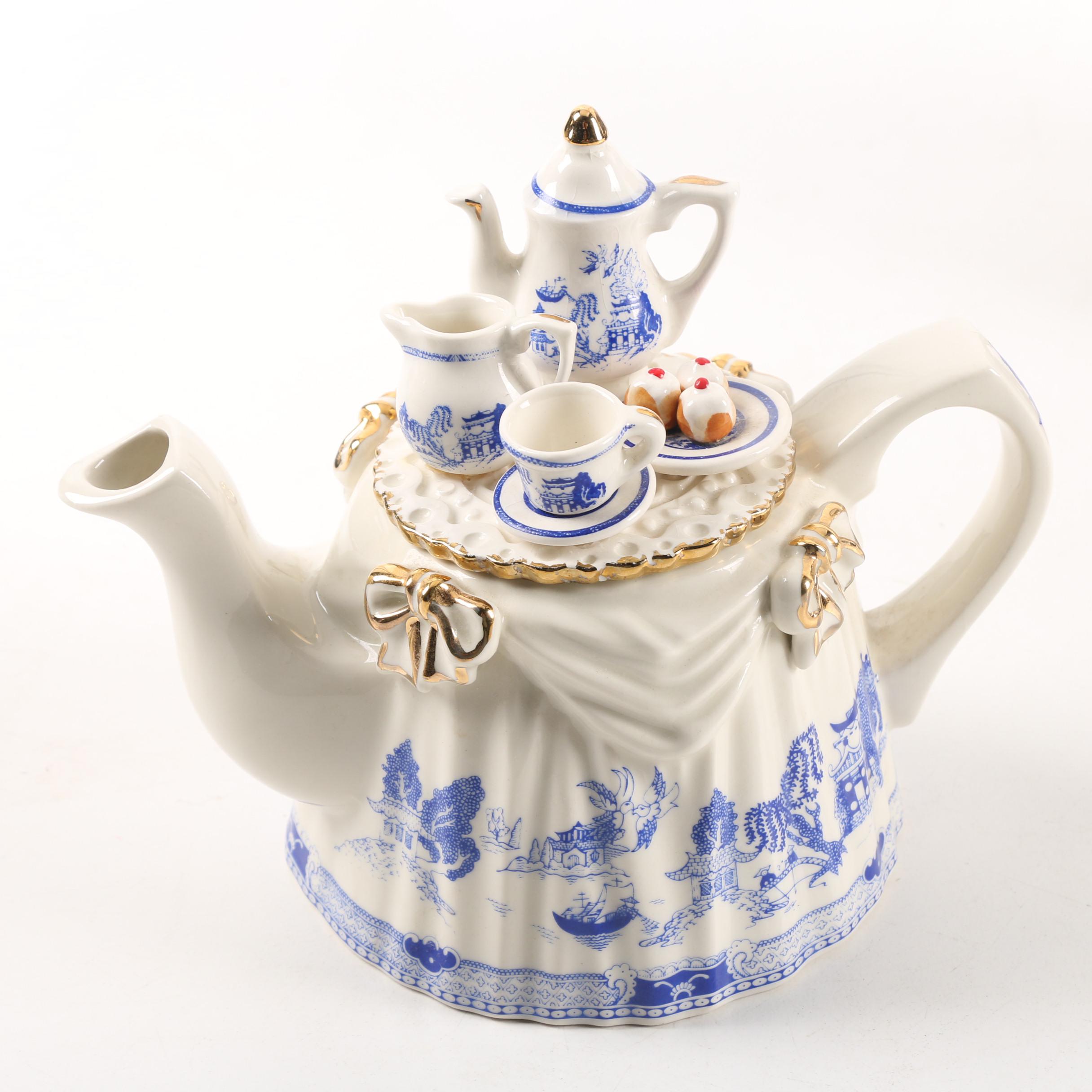 Cardew Design "Blue Willow Dresser" and Sadler "Blue Willow" Teapots EBTH