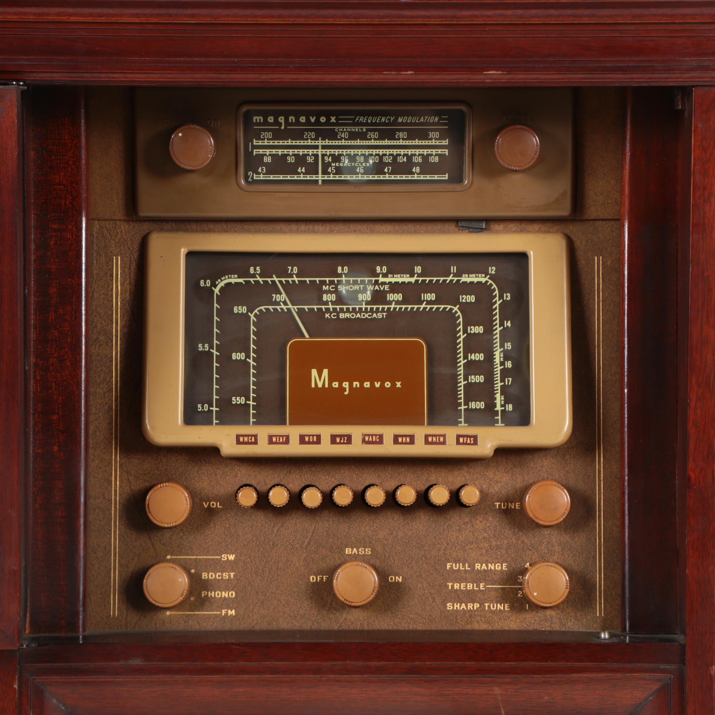 1940s Magnavox Belvedere Radio and Phonograph Player EBTH