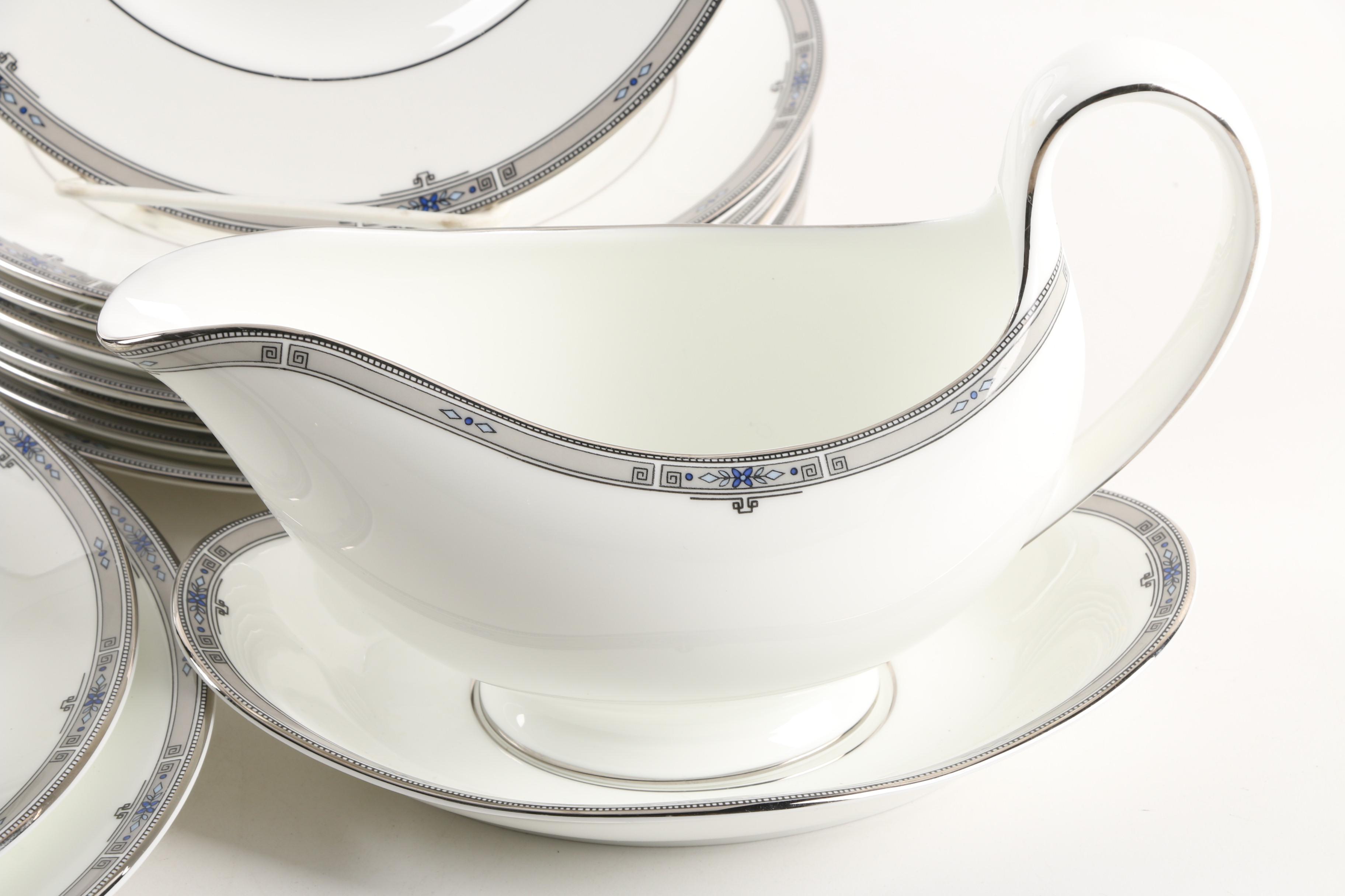 Wedgwood "Amherst" Bone China Dinnerware EBTH