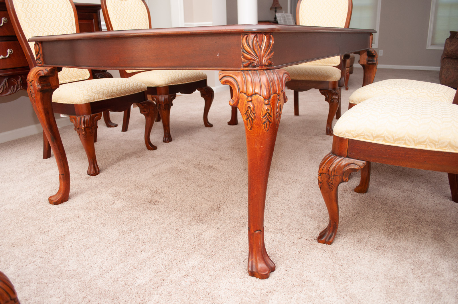 Thomasville Impressions "Trafalgar Square" Dining Room Table and Chairs