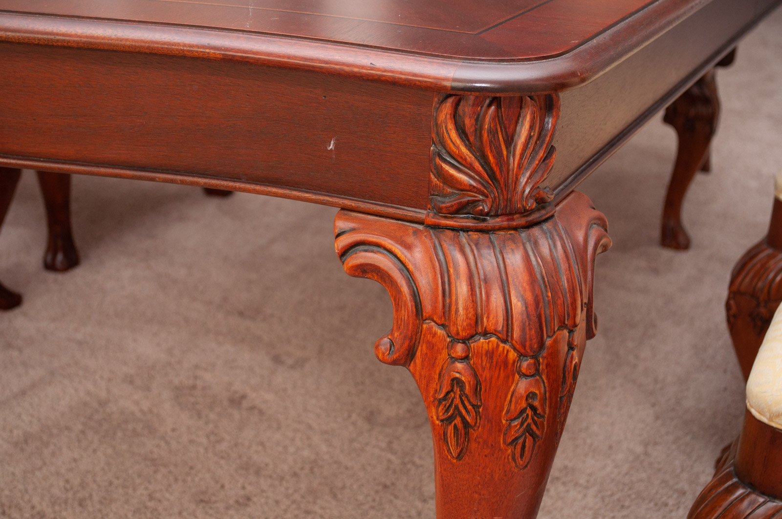 Thomasville Impressions "Trafalgar Square" Dining Room Table and Chairs