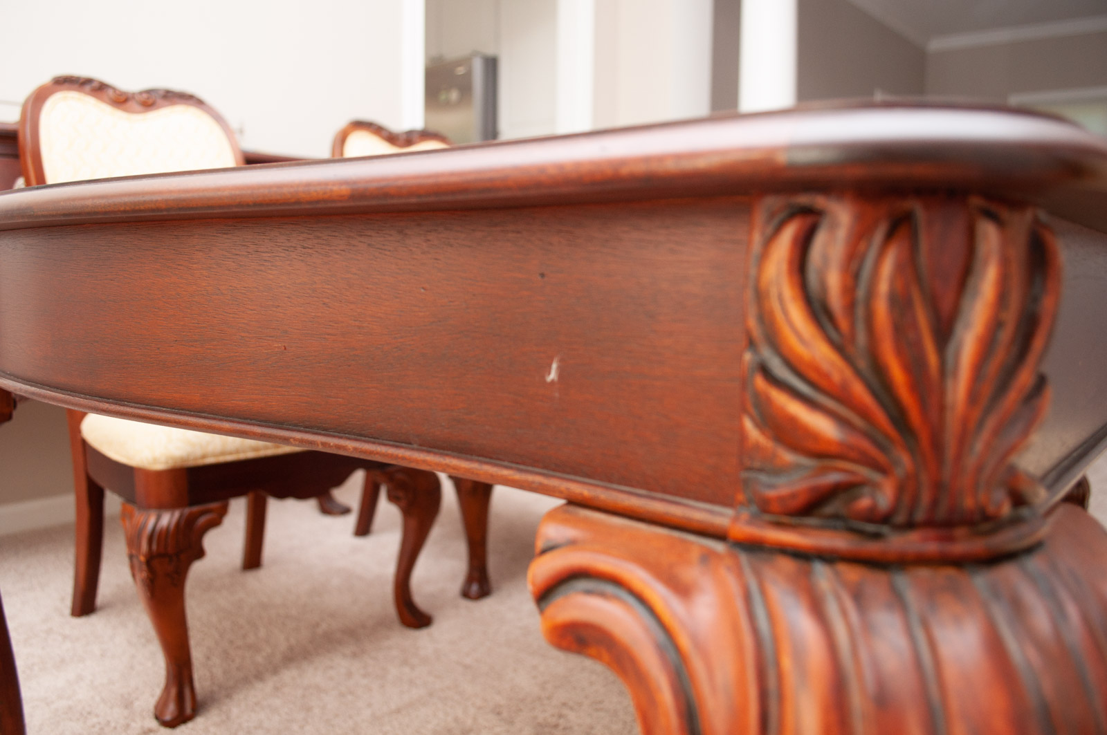 Thomasville Impressions "Trafalgar Square" Dining Room Table and Chairs