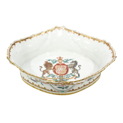 French Armorial Porcelaine De Paris, Sampson Style Oval Dish, 20th Century French Armorial Porcelaine De Paris, Sampson Style Oval Dish, 20th Century