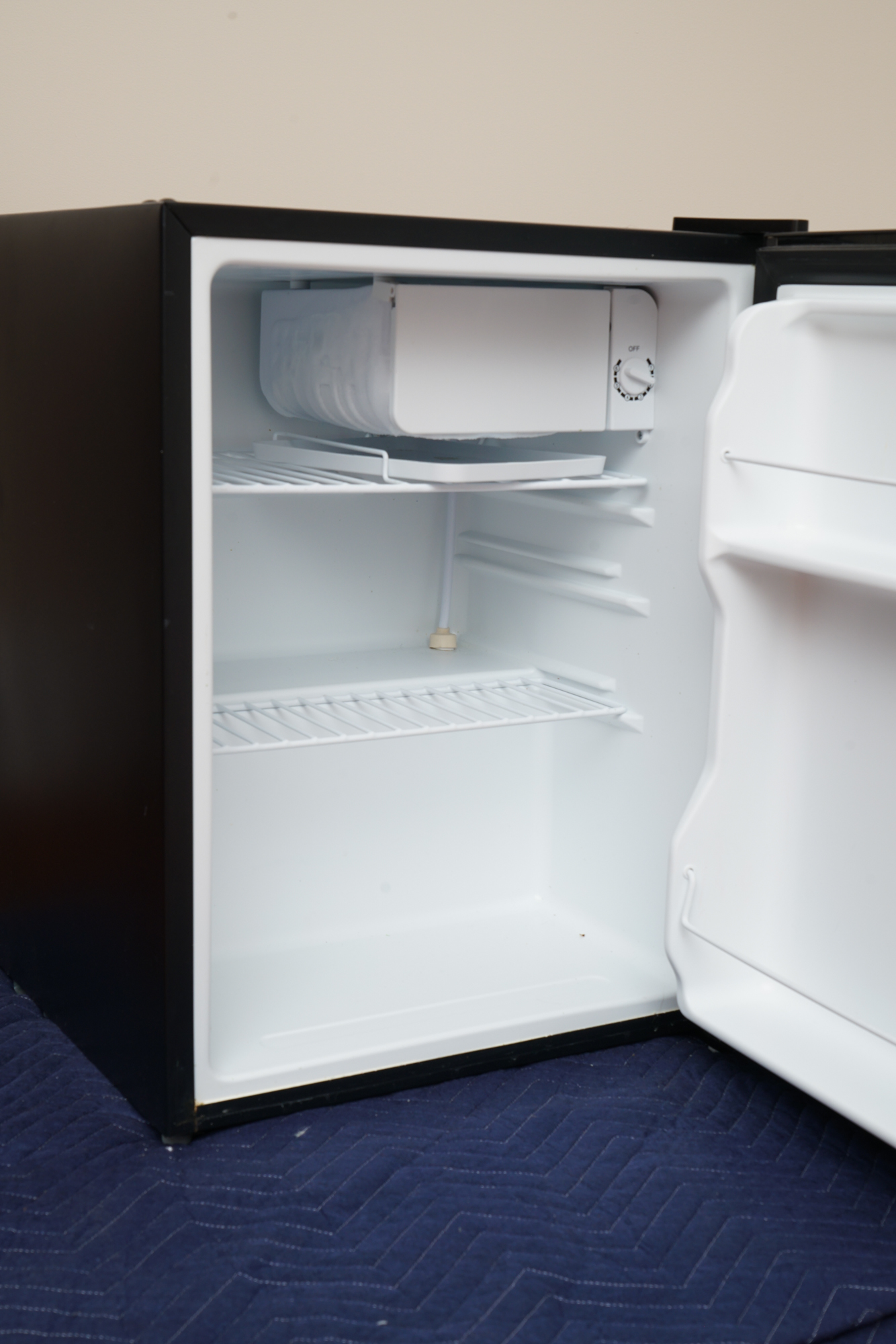 SPT Mini Fridge EBTH