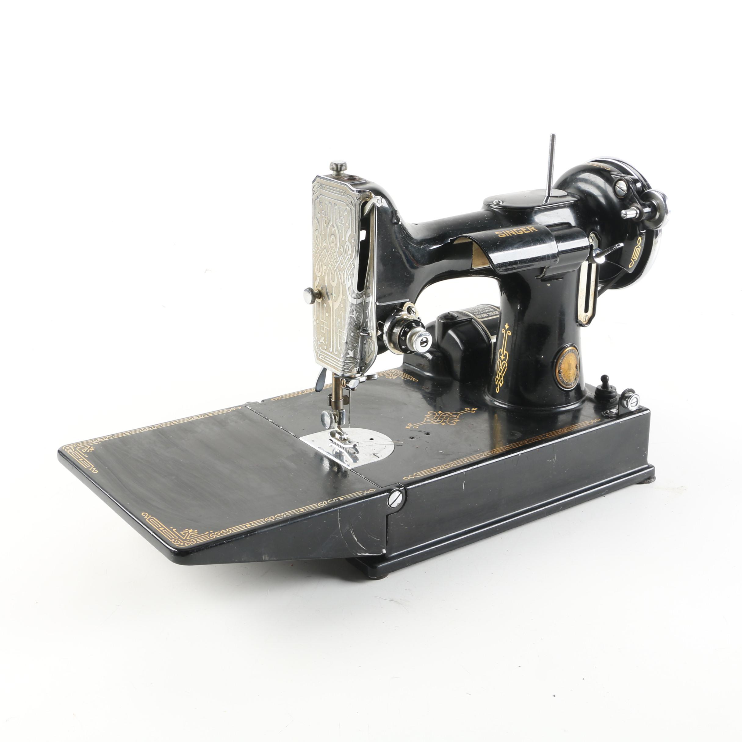 1939 Singer Featherweight Model 221-1 Sewing Machine | EBTH