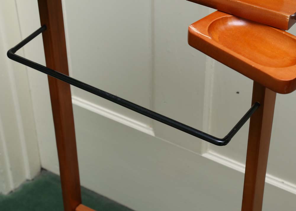 Valet Stand and Luggage Racks EBTH